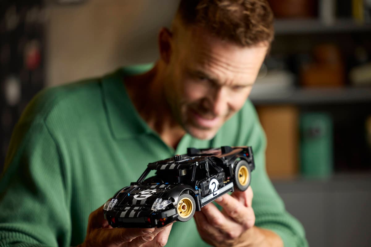 LEGO Technic 42223 1966 Ford GT40 MKII Racerbil - 8