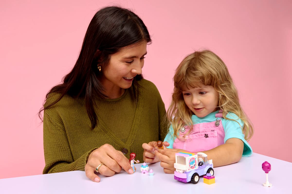 LEGO Friends 42675 Enhörningsbil för tårtleveranser - 9