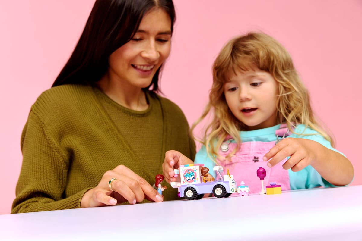 LEGO Friends 42675 Enhörningsbil för tårtleveranser - 8