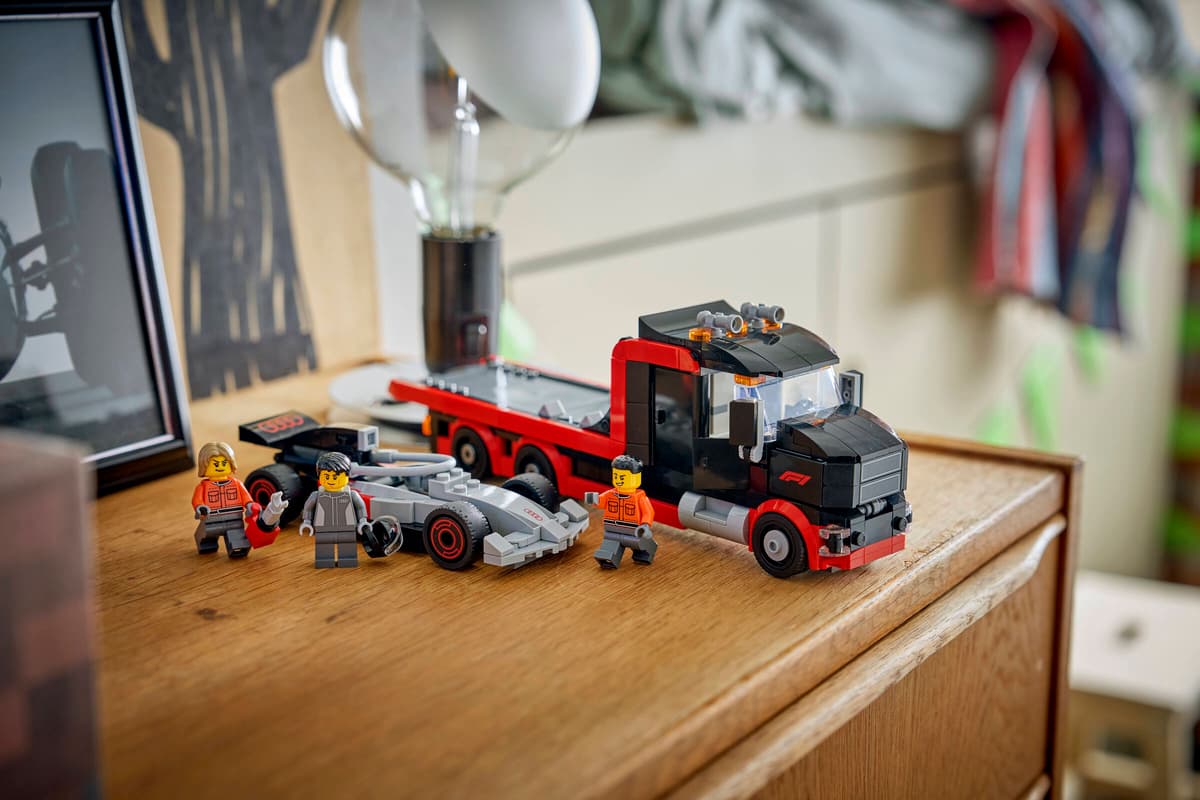 LEGO City 60493 F1® uppvisningsbil med Audi F1® racerbil - 9