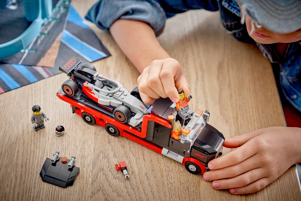 LEGO City 60493 F1® uppvisningsbil med Audi F1® racerbil - 8