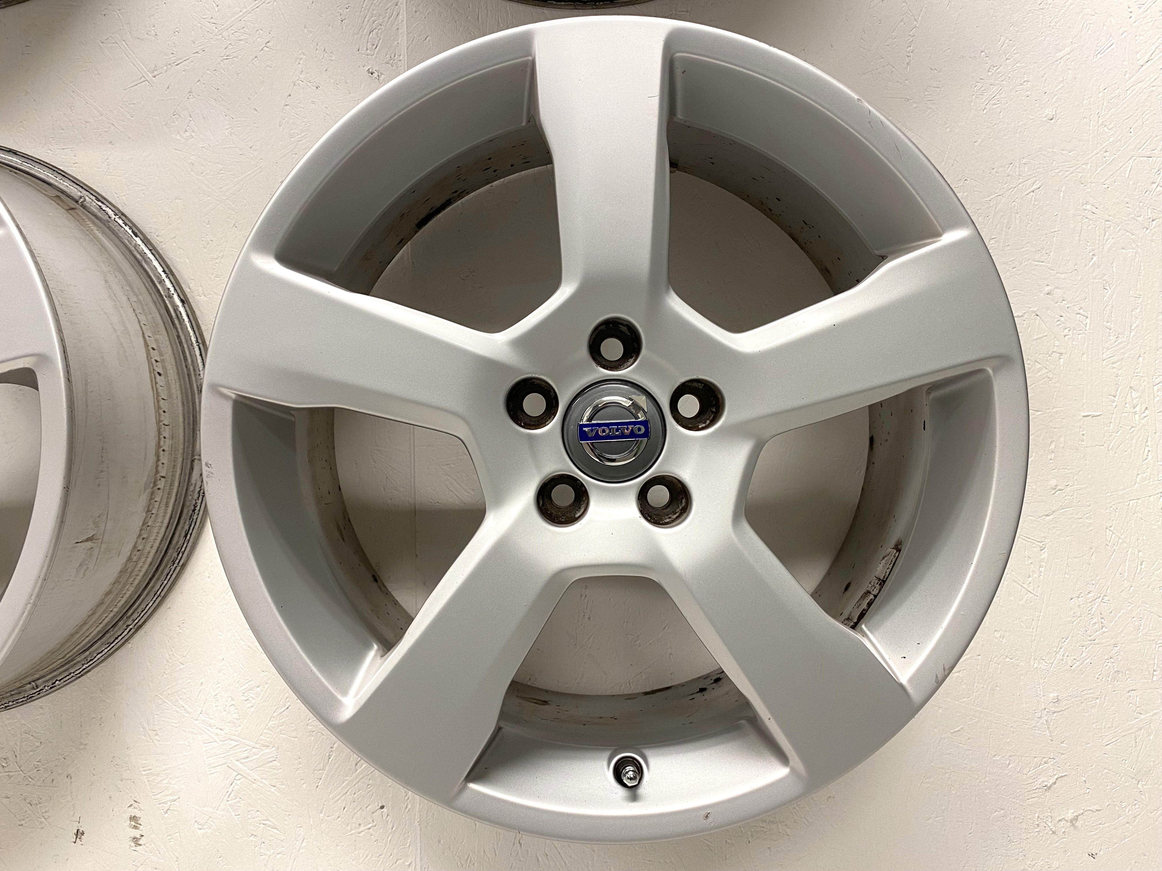 BEGAGNAT | 4 st | 18" ALUFÄLGAR Original VOLVO Cratus 31255447 | 5x108 8x18 ET55 63.4 - 2