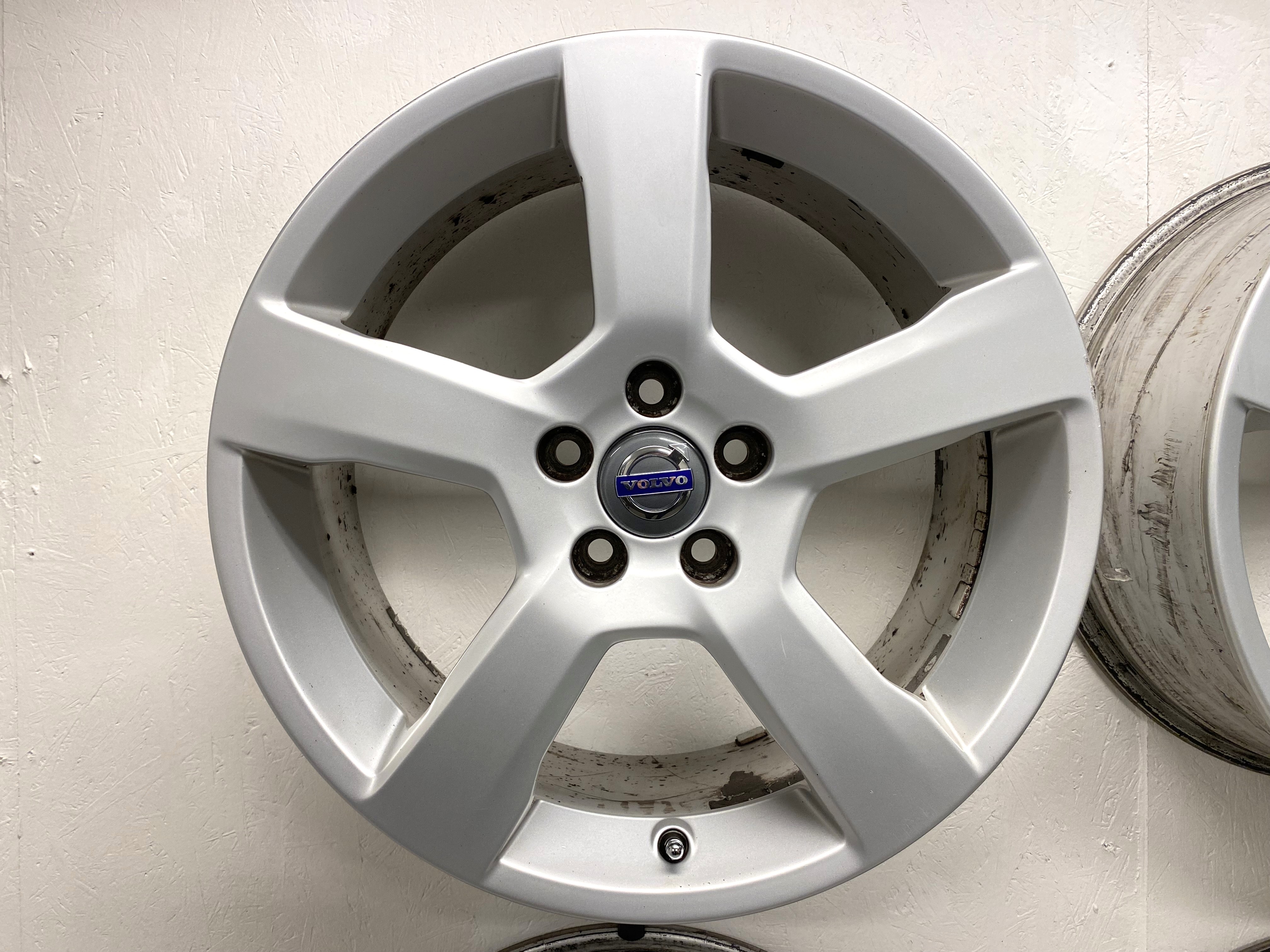 BEGAGNAT | 4 st | 18" ALUFÄLGAR Original VOLVO Cratus 31255447 | 5x108 8x18 ET55 63.4 - 6
