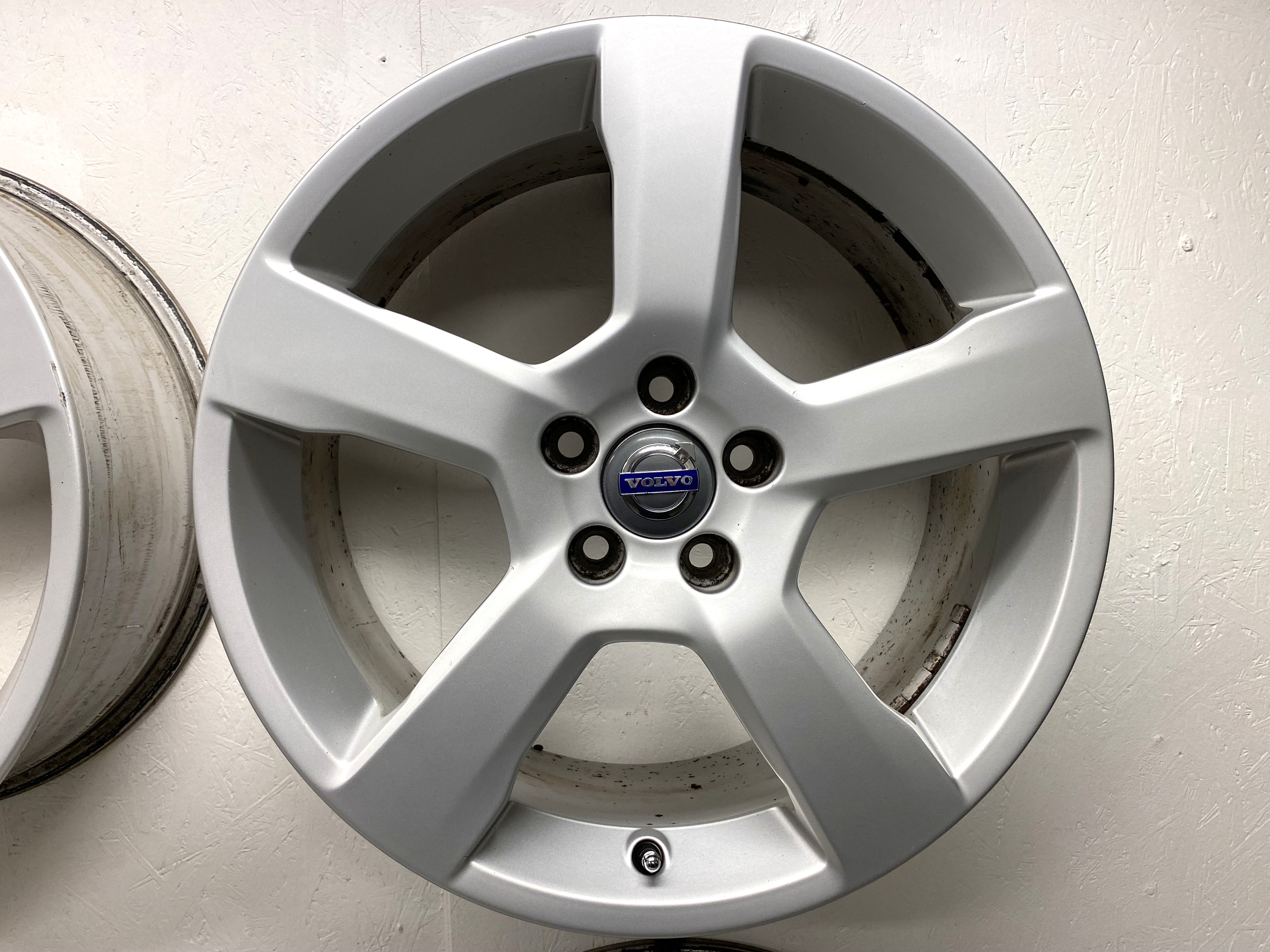 BEGAGNAT | 4 st | 18" ALUFÄLGAR Original VOLVO Cratus 31255447 | 5x108 8x18 ET55 63.4 - 8