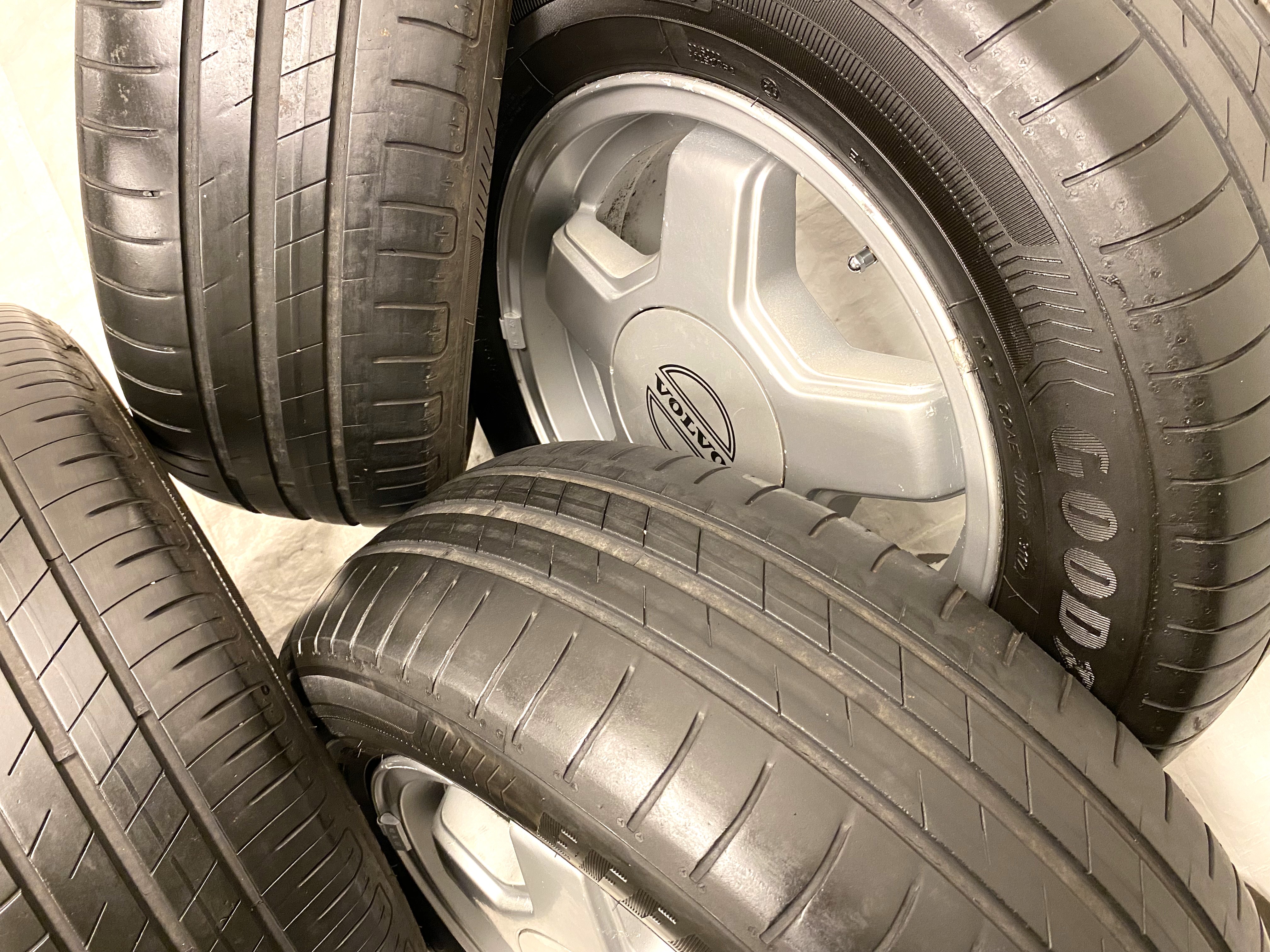 Kompletta Sommarhjul | 15" VOLVO 240 TURBO | 5x108 6x15 ET25 65.1 +  195/65 R15 91H Goodyear Efficient Grip Performance | 2 st V23-16 | 3.5|3.5mm + 2 st V31-17 | 4.5|4.5mm - 4