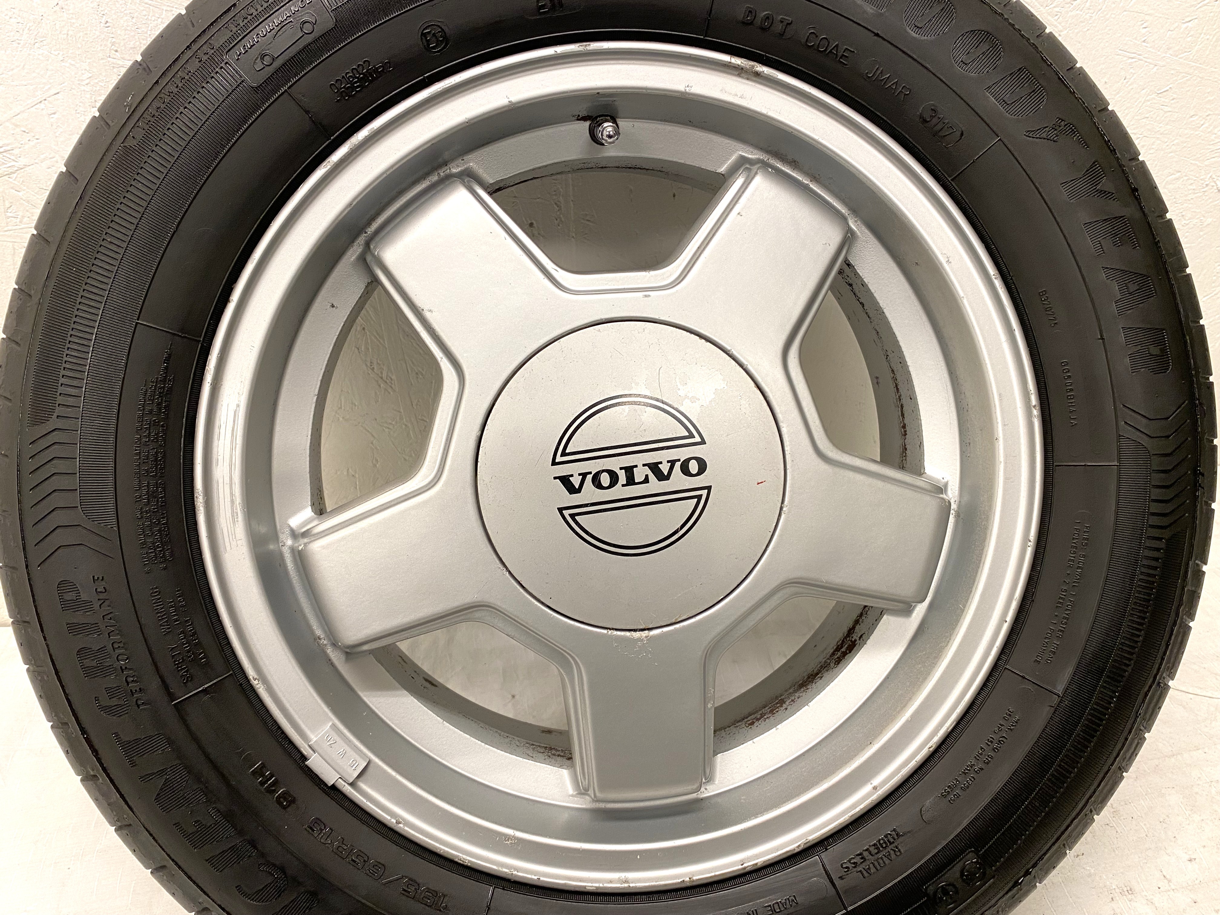 Kompletta Sommarhjul | 15" VOLVO 240 TURBO | 5x108 6x15 ET25 65.1 +  195/65 R15 91H Goodyear Efficient Grip Performance | 2 st V23-16 | 3.5|3.5mm + 2 st V31-17 | 4.5|4.5mm - 6