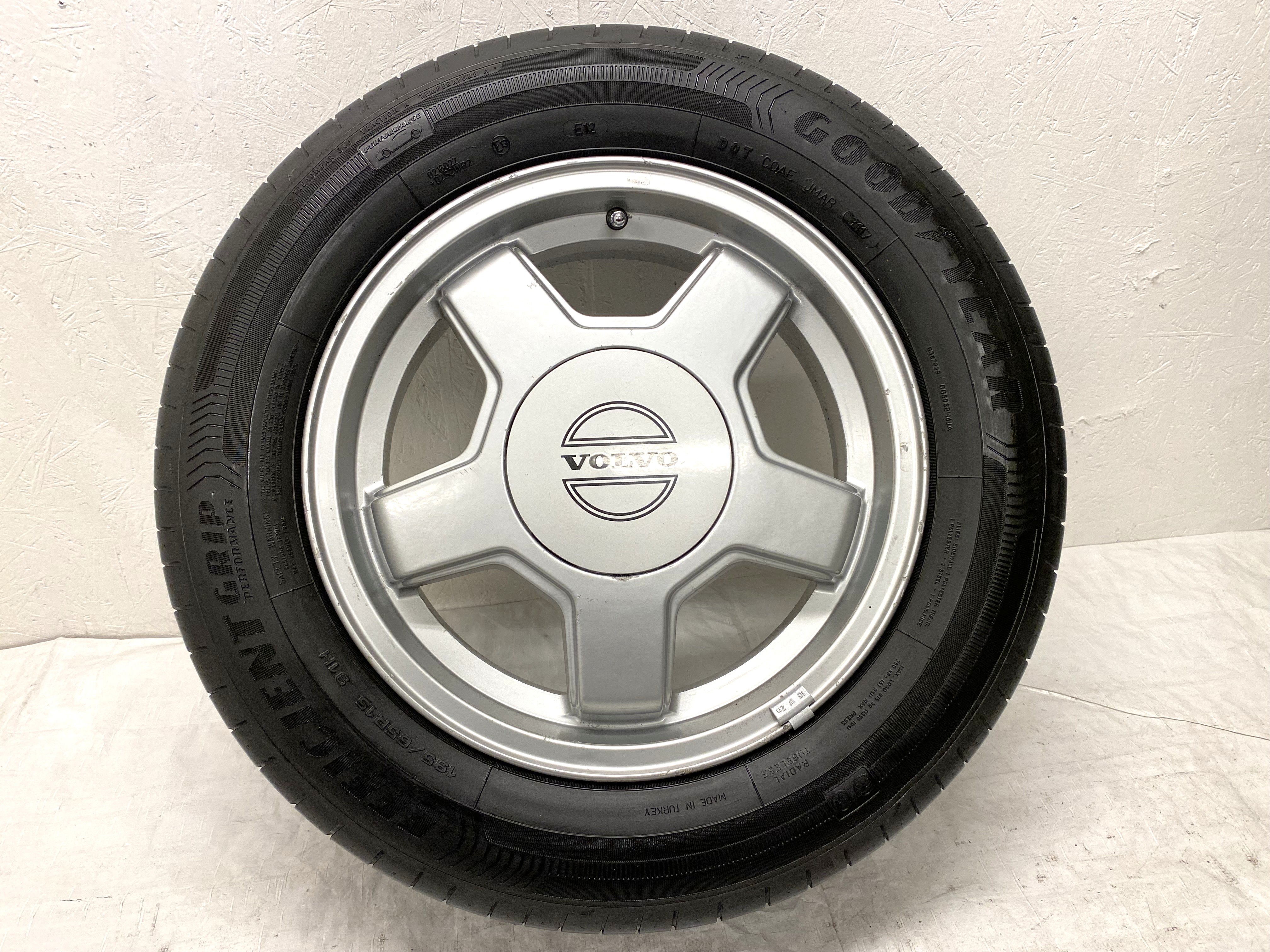 Kompletta Sommarhjul | 15" VOLVO 240 TURBO | 5x108 6x15 ET25 65.1 +  195/65 R15 91H Goodyear Efficient Grip Performance | 2 st V23-16 | 3.5|3.5mm + 2 st V31-17 | 4.5|4.5mm - 7