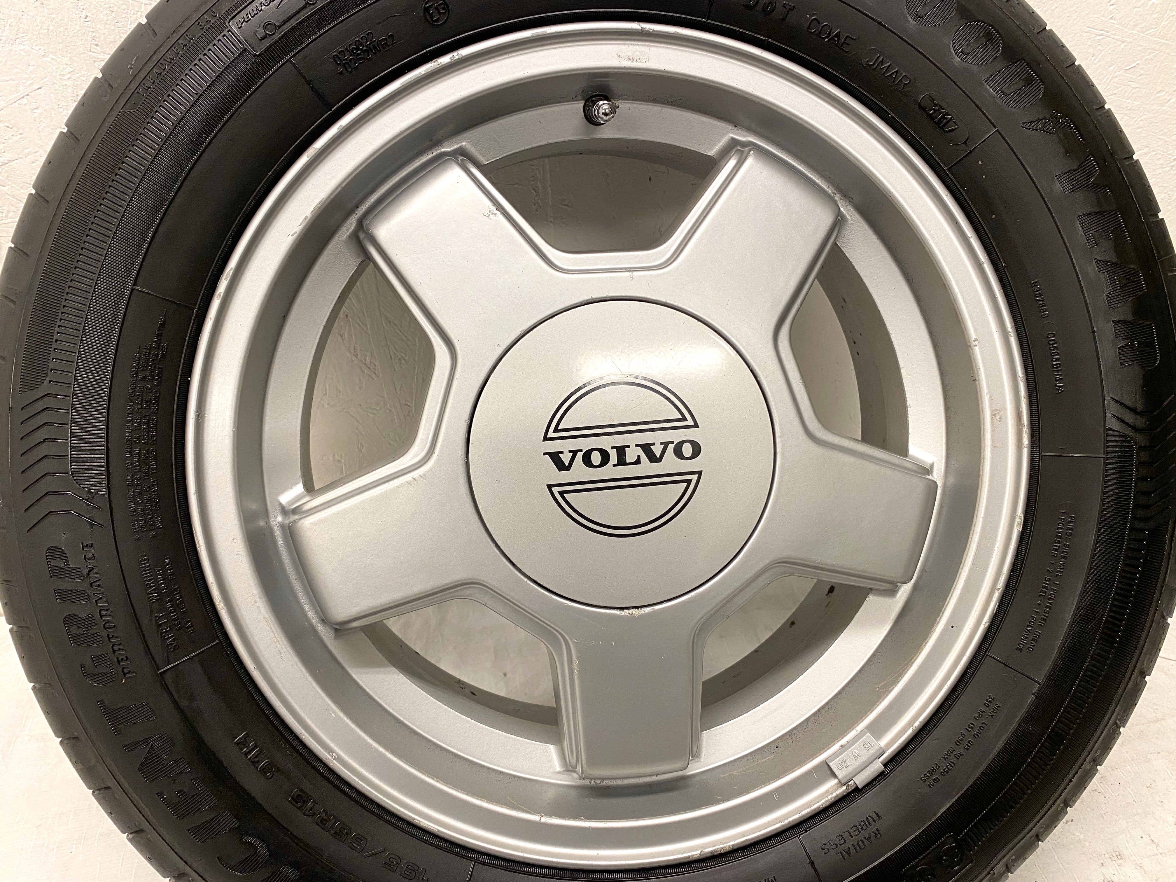 Kompletta Sommarhjul | 15" VOLVO 240 TURBO | 5x108 6x15 ET25 65.1 +  195/65 R15 91H Goodyear Efficient Grip Performance | 2 st V23-16 | 3.5|3.5mm + 2 st V31-17 | 4.5|4.5mm - 8