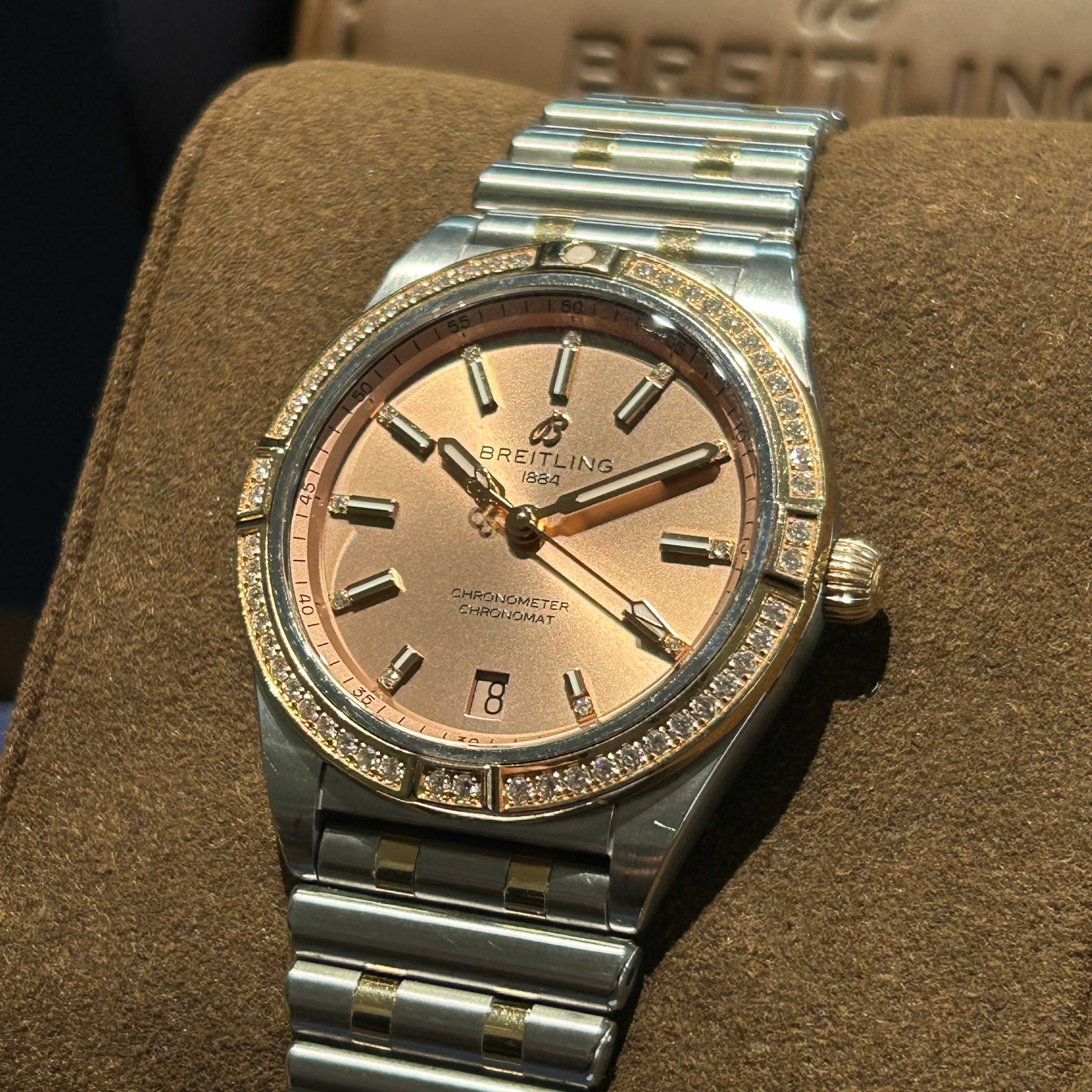 SÅLD 20 juli 2026 för 78.000:- Breitling Chronomat Automatic 36 koppar stål och 18 K rött guld med diamant bezel - 4