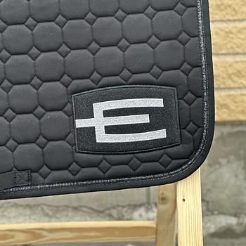 EQUILINE HOPPSCHABRAK MED E-LOGGA E252 BLACK-GL.BLACK FG06