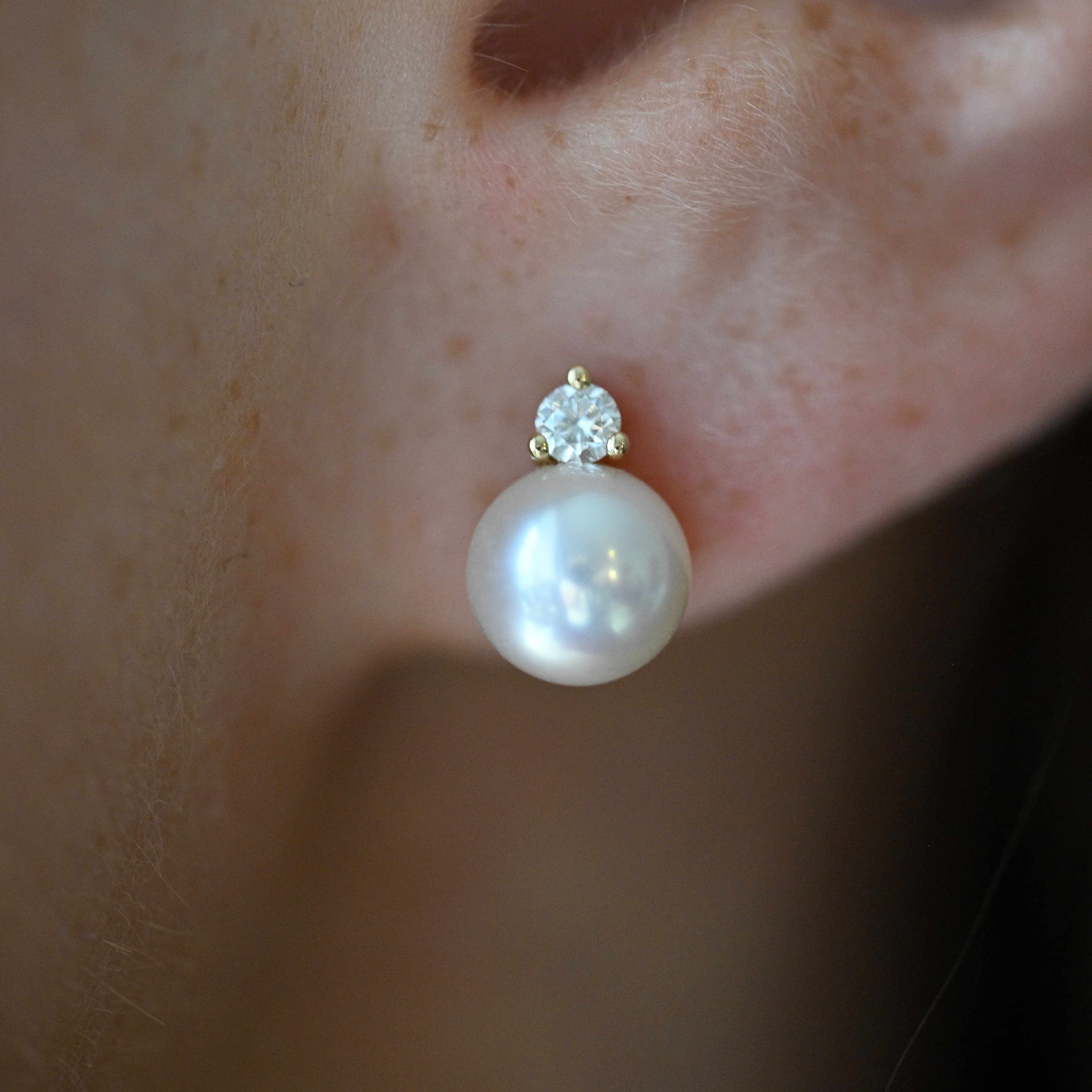 Örhängen vit pärla 6 mm och diamant 0,10 ct guld 18 karat - 3