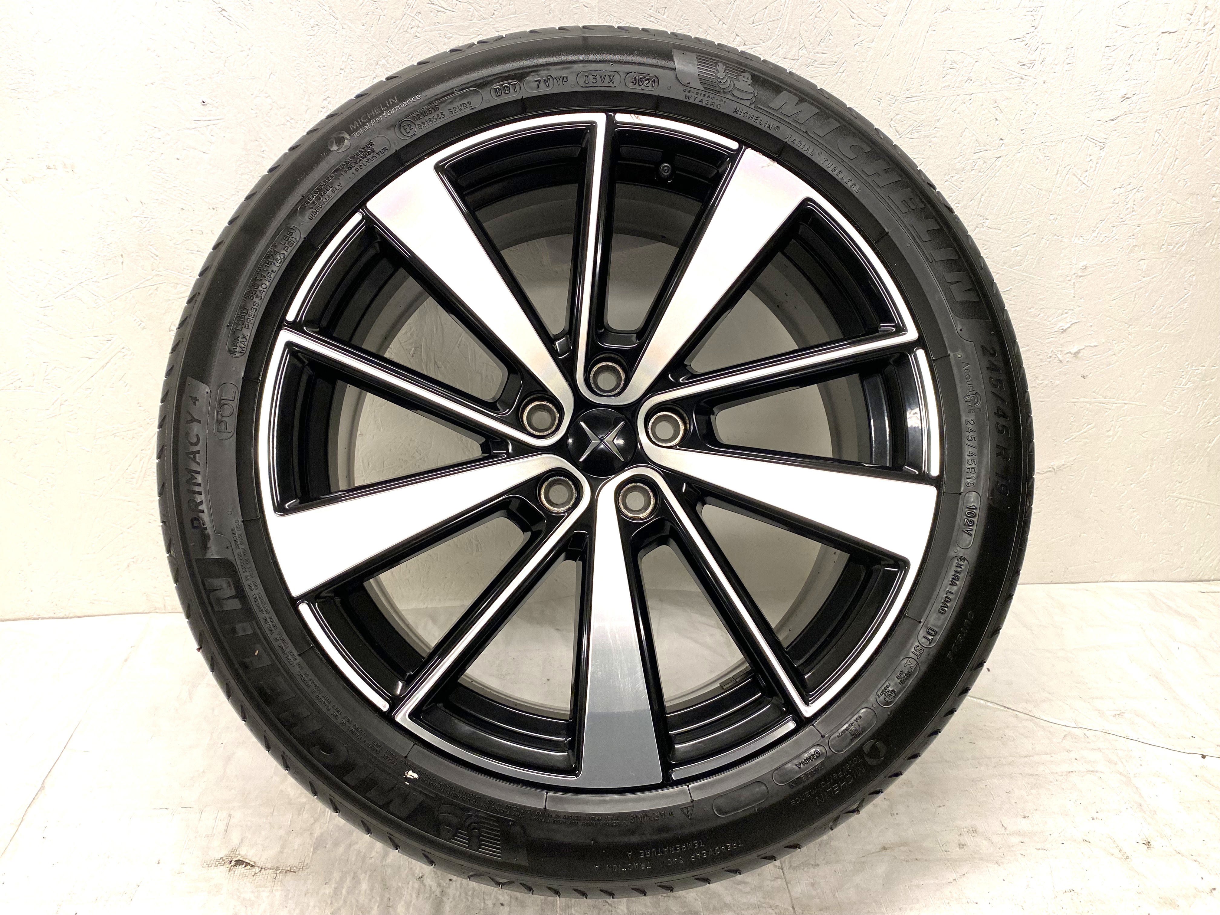 Kompletta Sommarhjul | 19" POLESTAR 2 31680895 | 5x108 | 2 st 8x19 ET50 63.4 + 2 st 9x19 ET53 63.4 | 245/45 R19 102V XL POL Michelin Primacy 4 | V46-2021 | 4mm | 4.5mm | 5mm | 5.5mm - 14