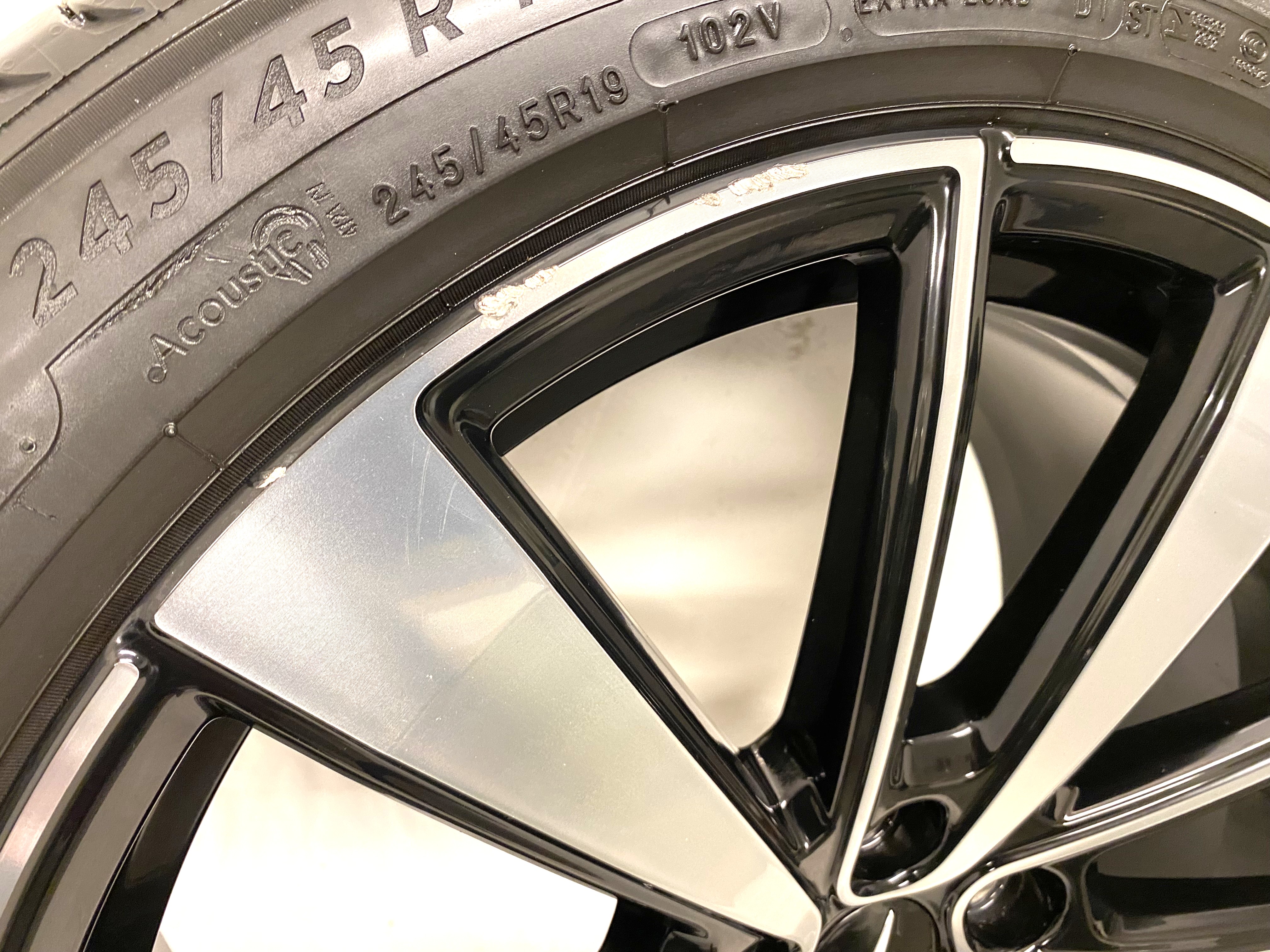 Kompletta Sommarhjul | 19" POLESTAR 2 31680895 | 5x108 | 2 st 8x19 ET50 63.4 + 2 st 9x19 ET53 63.4 | 245/45 R19 102V XL POL Michelin Primacy 4 | V46-2021 | 4mm | 4.5mm | 5mm | 5.5mm - 9