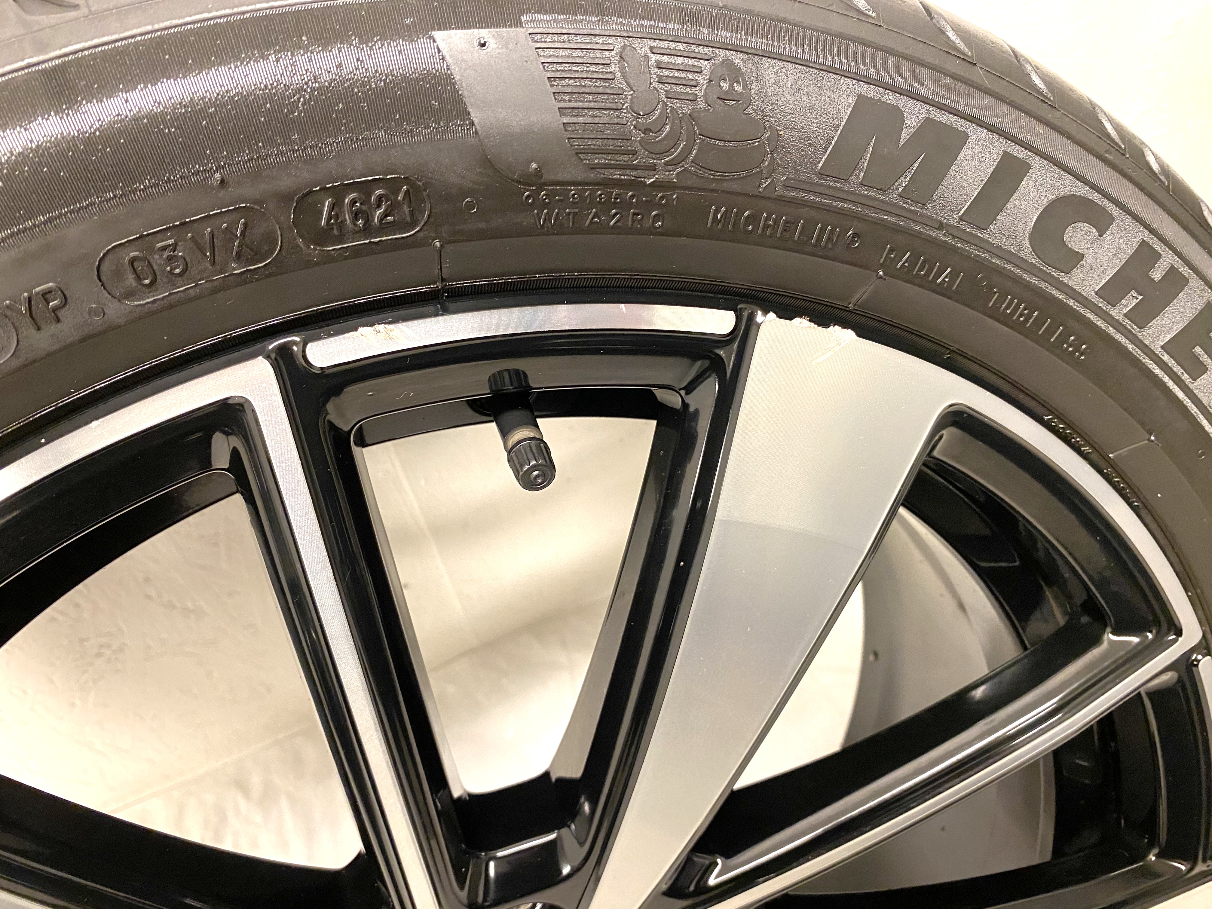 Kompletta Sommarhjul | 19" POLESTAR 2 31680895 | 5x108 | 2 st 8x19 ET50 63.4 + 2 st 9x19 ET53 63.4 | 245/45 R19 102V XL POL Michelin Primacy 4 | V46-2021 | 4mm | 4.5mm | 5mm | 5.5mm - 16