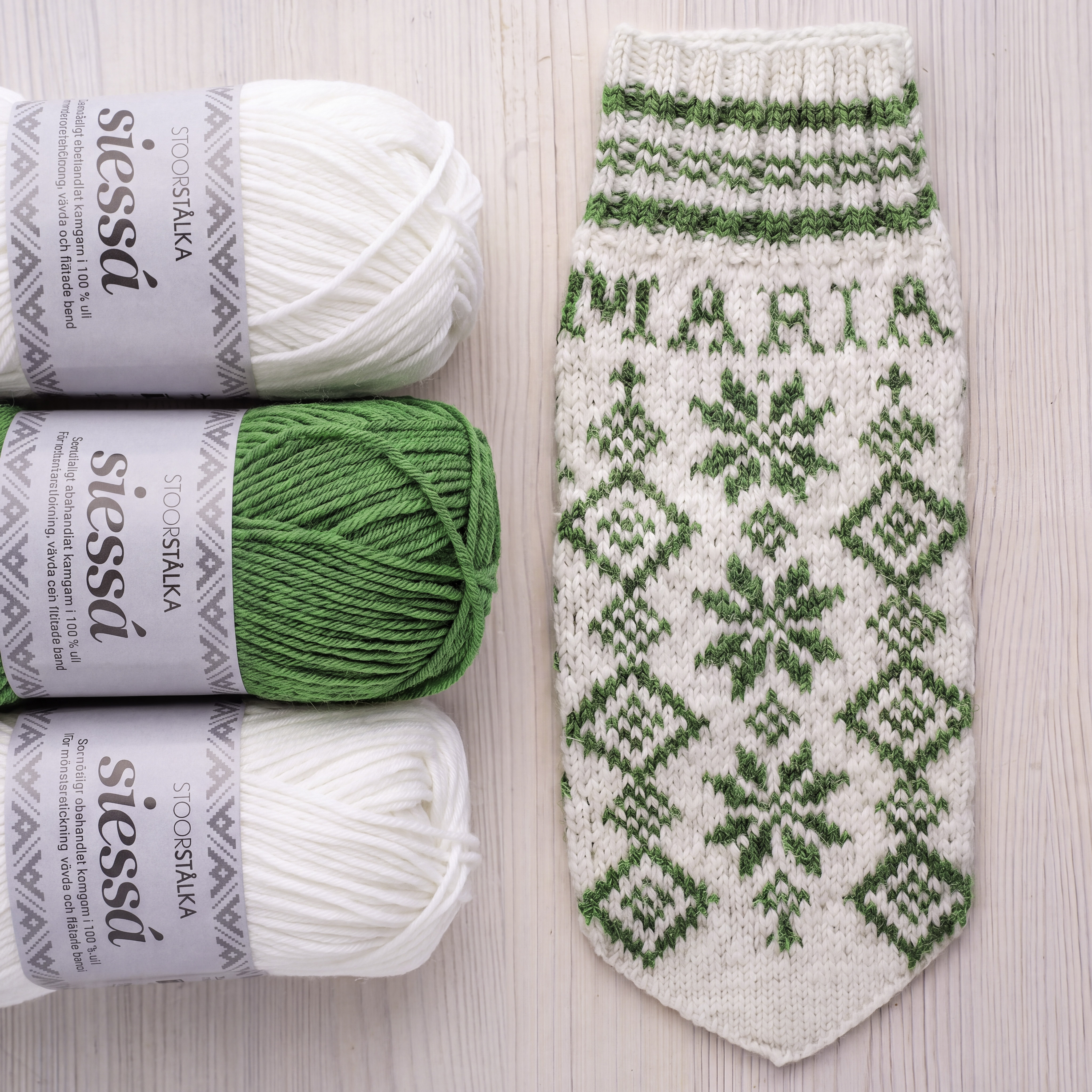 Knitting bundle mitten Snowflake from Juni White–Green