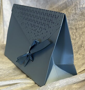 Presentbox med satinband