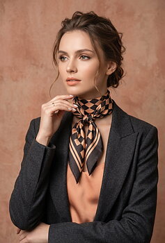 Scarf mini graphic brown/black