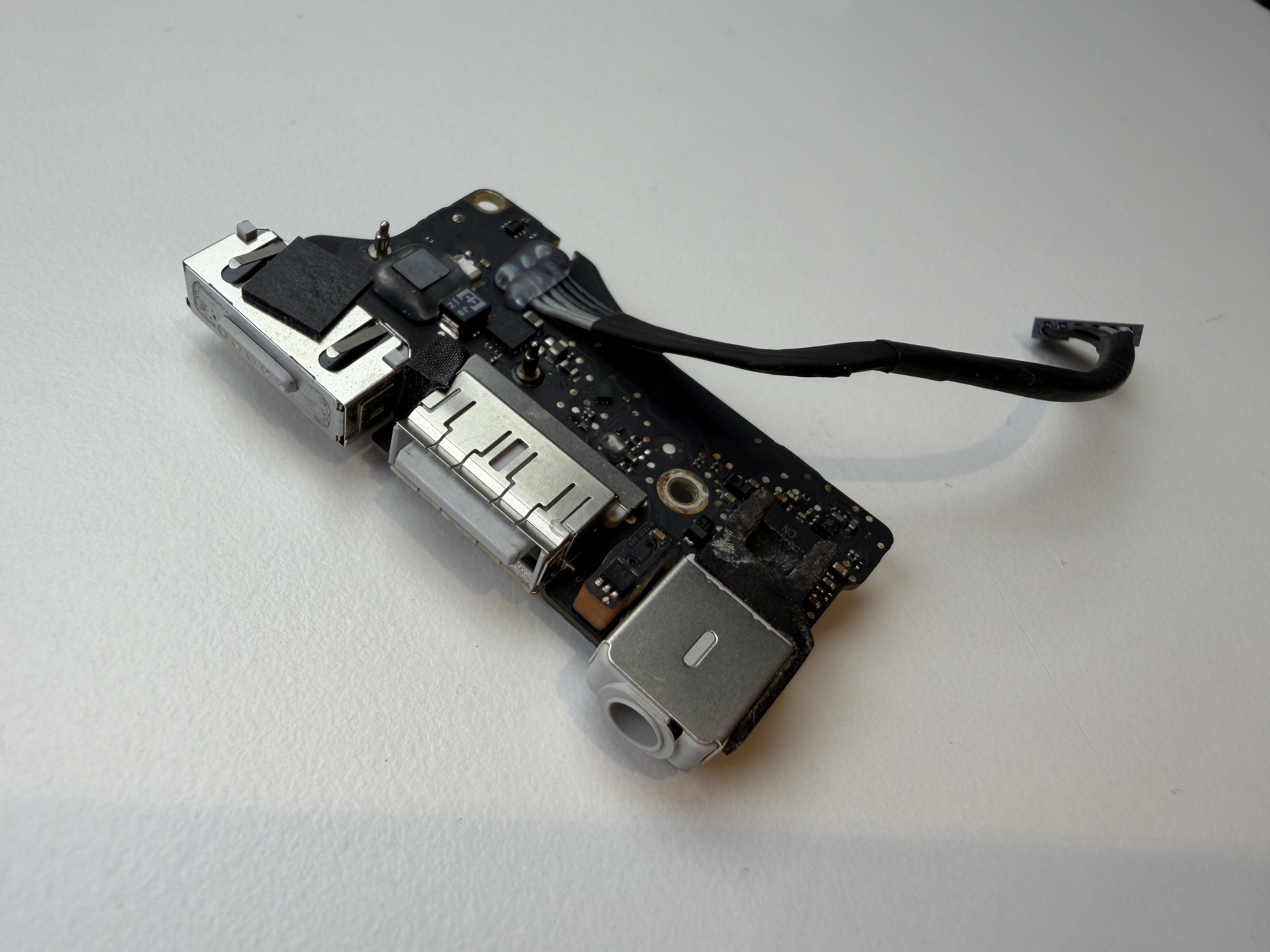 Begagnat Apple Original I/O Board Magsafe DC USB Audio 820-3455-A MacBook Air 13" A1466 2013 2014 2015