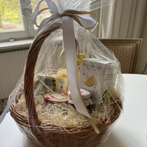 Presentkorg med delikatesser 800 kr