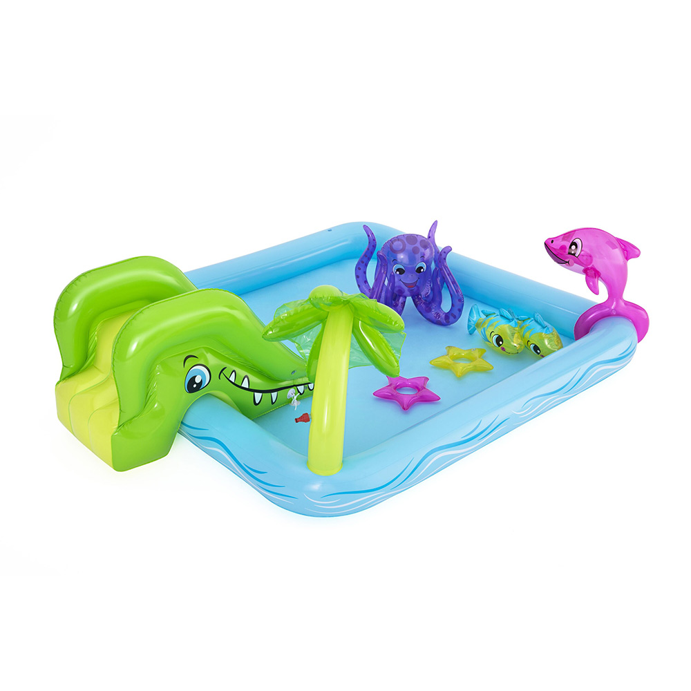 Pool med rutschkana
