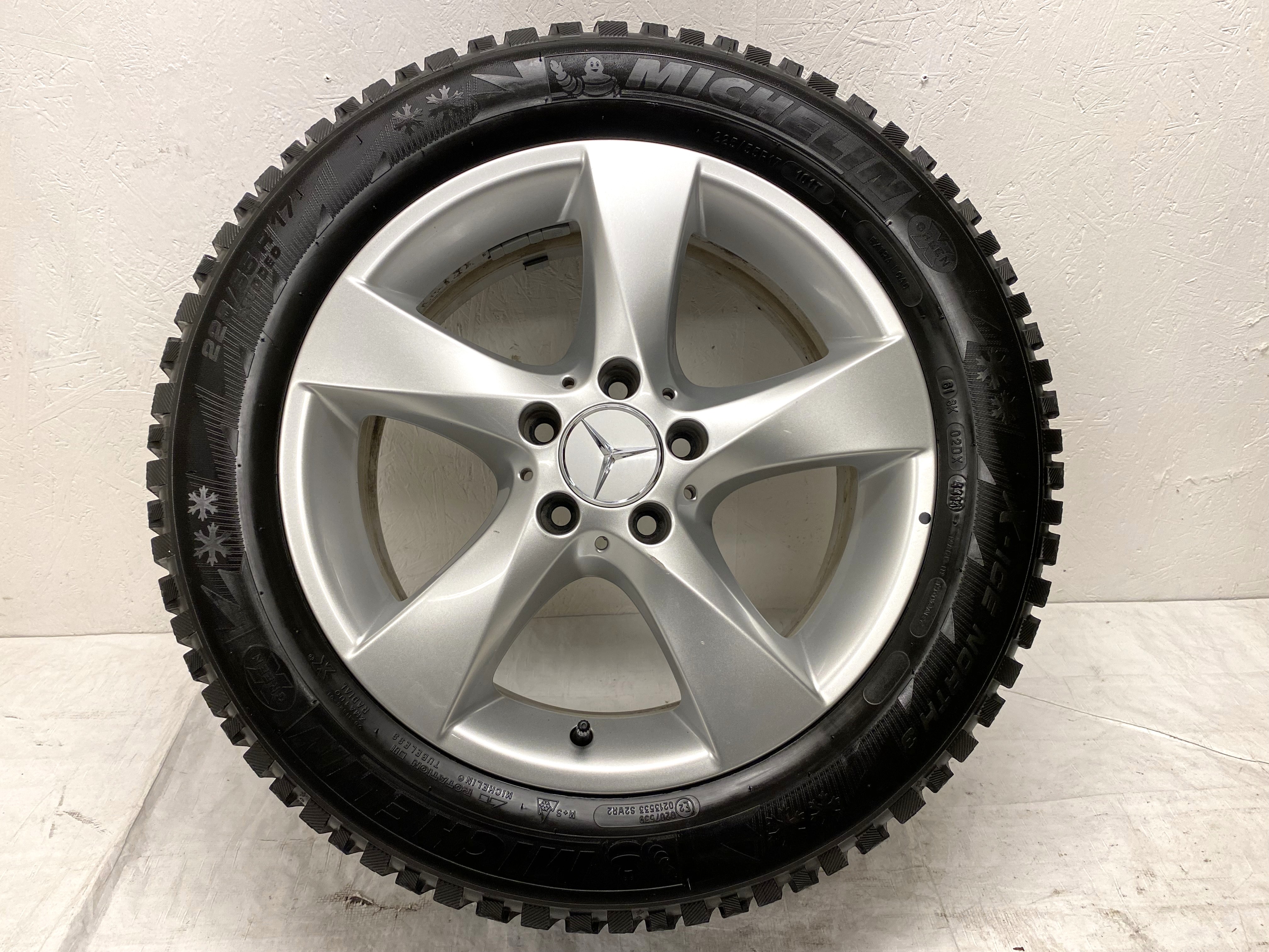 Kompletta Vinterhjul DUBB | 17" MERCEDES V-Klass W447 2014- | A4474012200 | 5x112 7x17 ET51 66.6 +  225/55 R17 101T XL Michelin X-Ice Nort 3 | V44-14 |8|8|8|8mm - 14