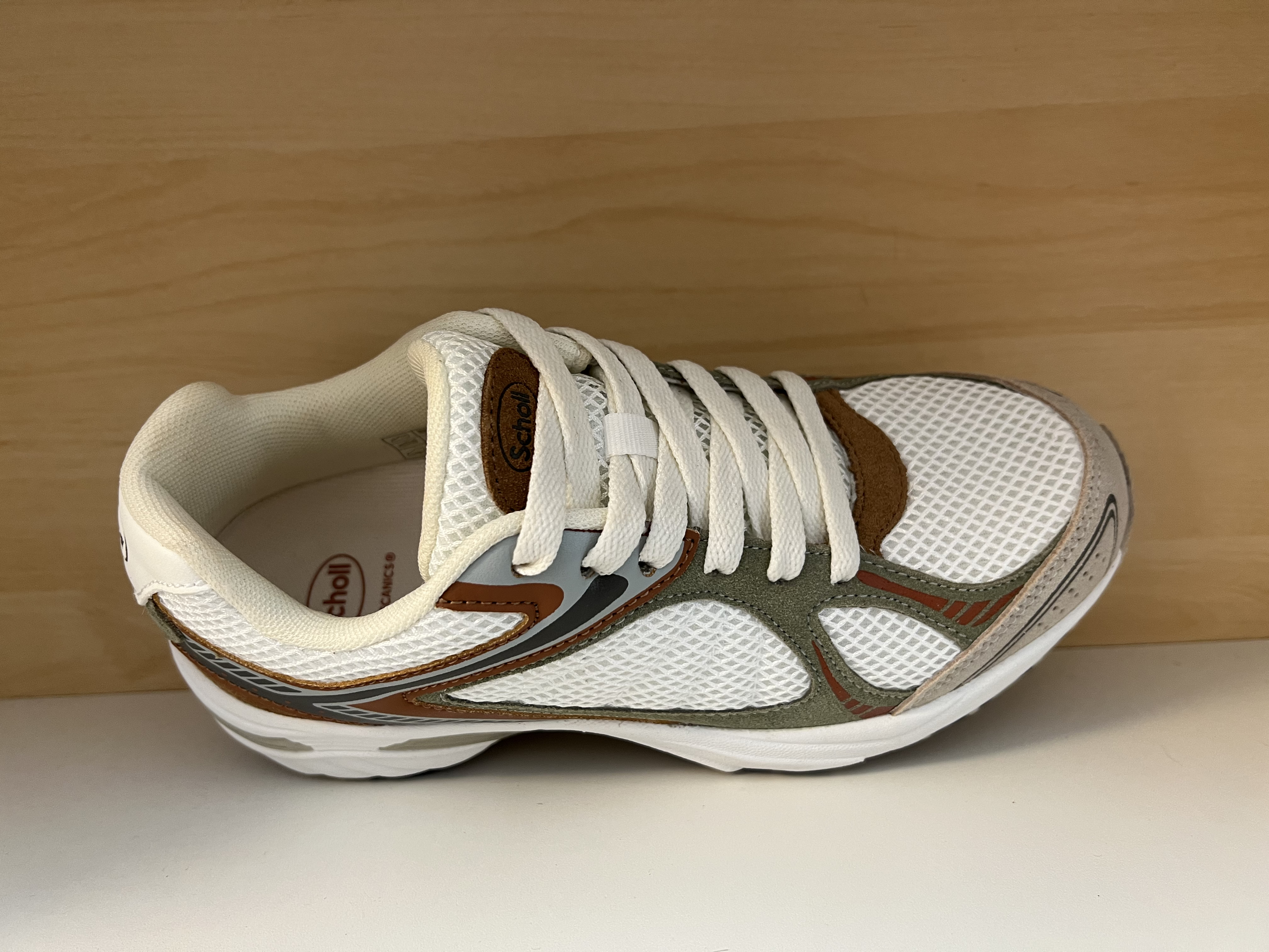 Scholls fritidssko Khaki/beige/vit. Biomecanicks fotriktig sula. - 2