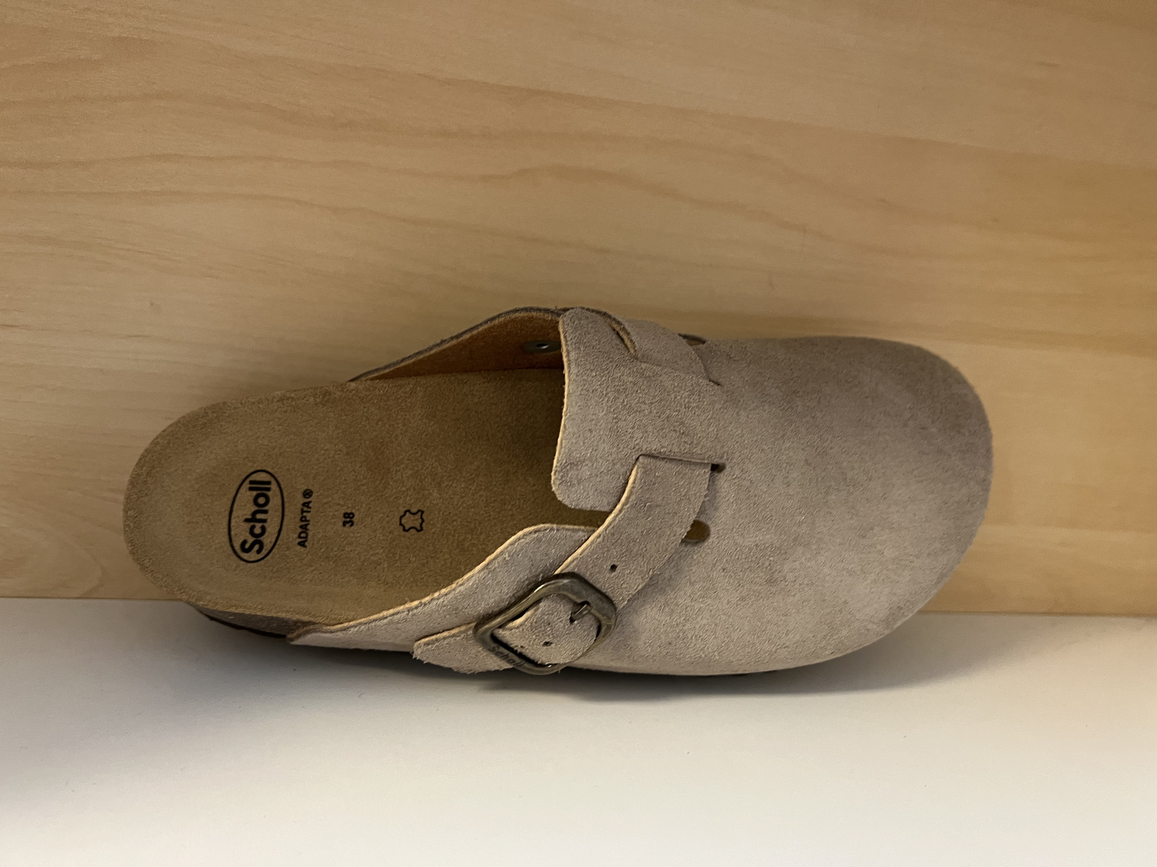 Scholl-toffel i skinn. Färg: Taupe. Väldigt skön fotriktig sko.   - 2