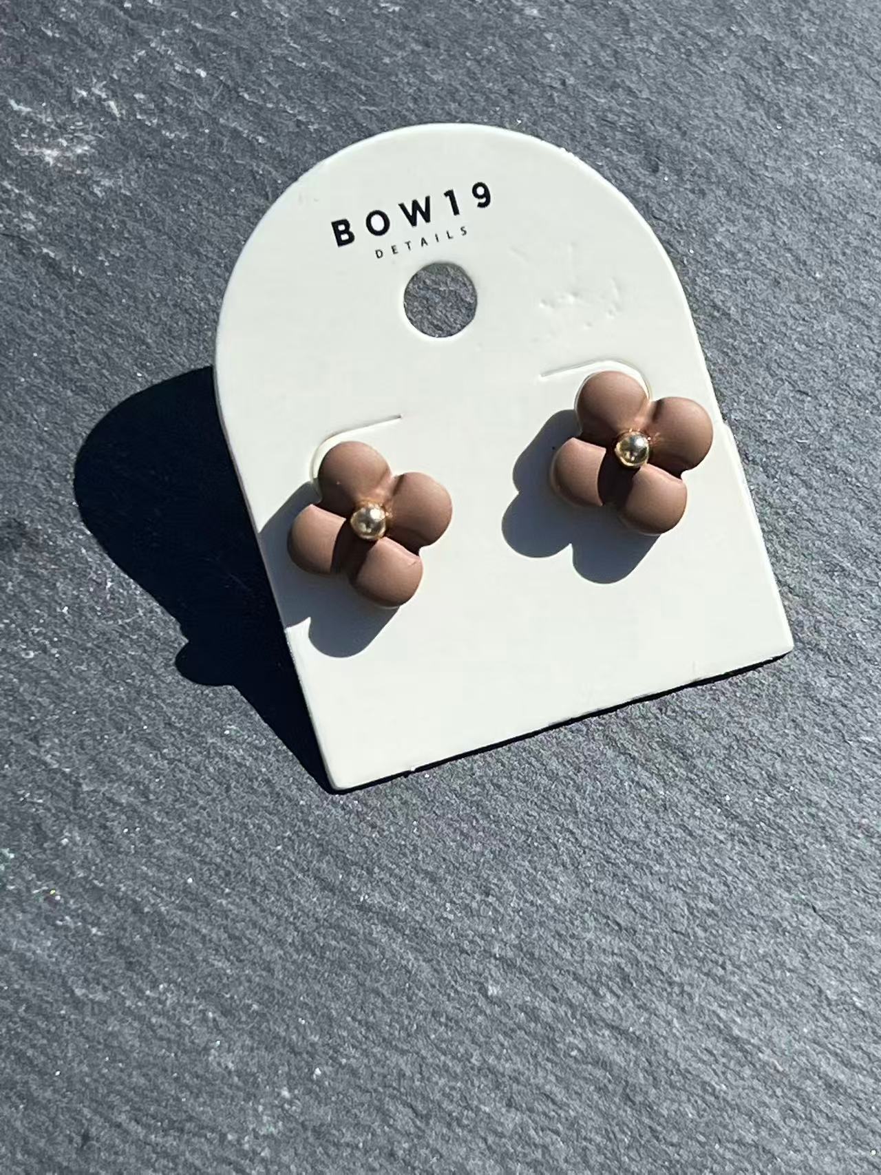 BOW19 Seline Flower Earrings Nougat