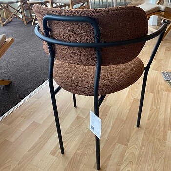 Coco Dining Armchair Karmstol (Tyg Chivasso) - Designfynd/Skyltex* - Gubi
