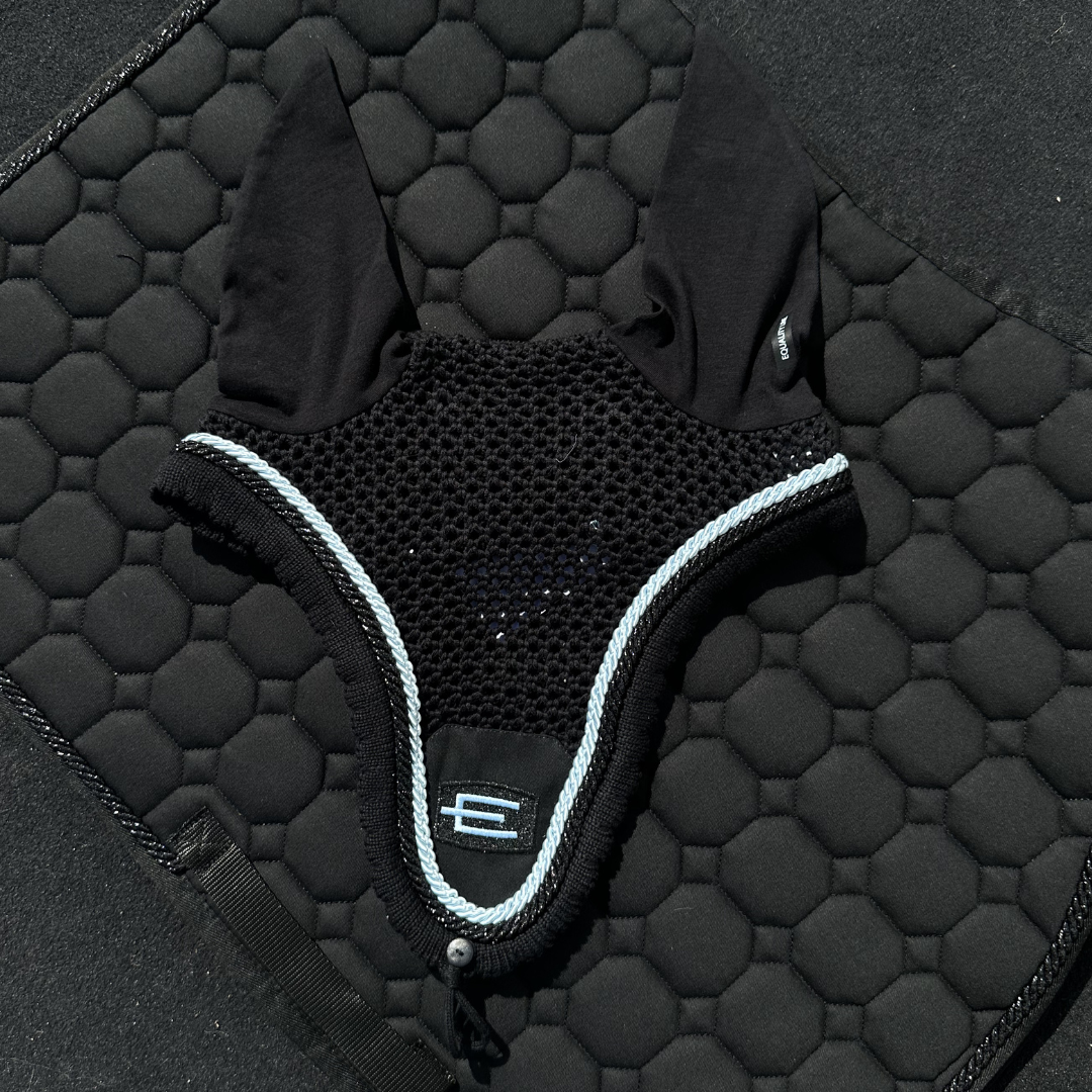 EQUILINE LÅNG HUVA MED E-LOGGA E73 BLACK GL.BLACK-LIGHTBLUE 