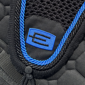 EQUILINE LÅNG HUVA MED E-LOGGA BLACK GL.BLACK-ROYALBLUE 