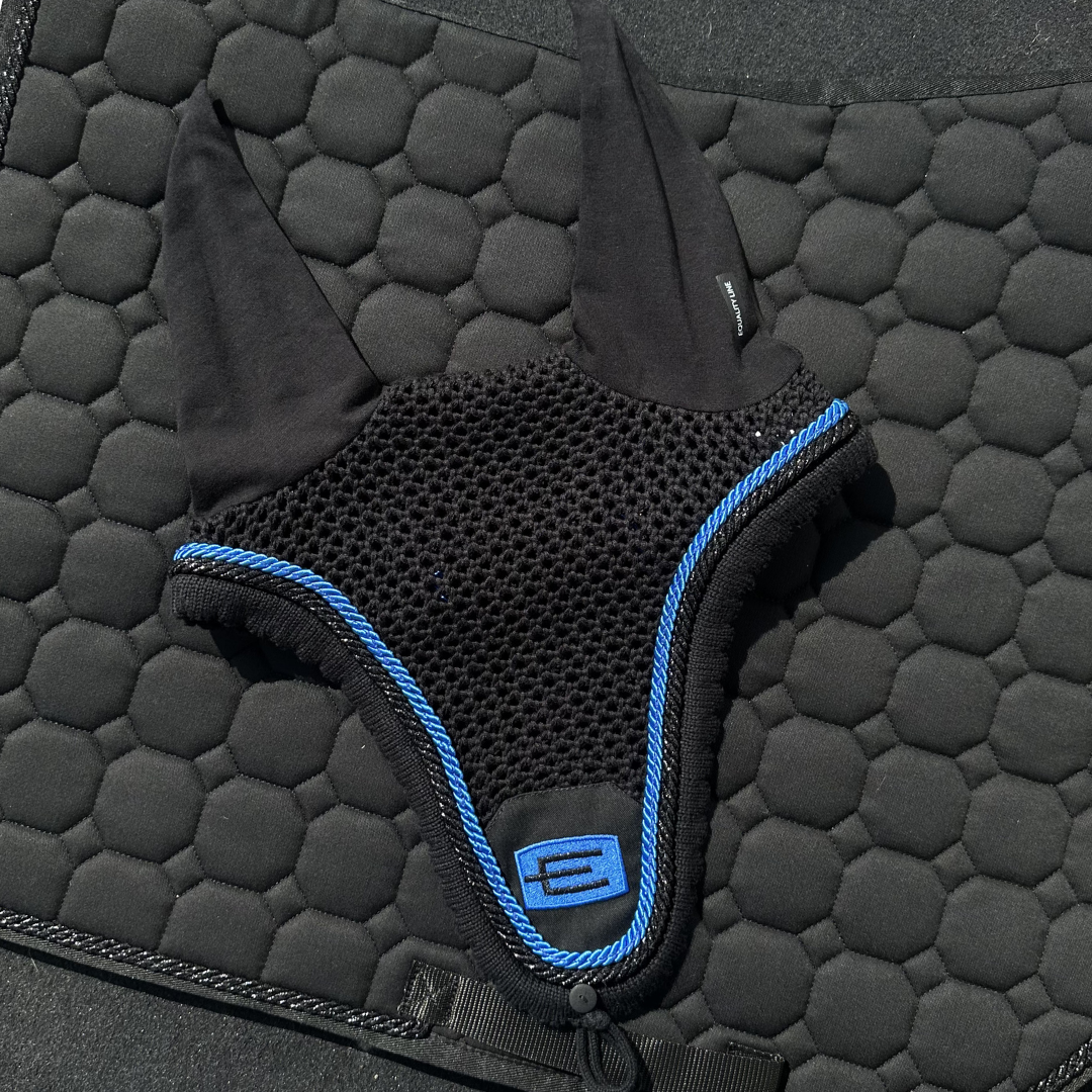 EQUILINE LÅNG HUVA MED E-LOGGA BLACK GL.BLACK-ROYALBLUE 