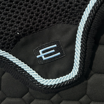 EQUILINE HUVA MED E-LOGGA BLACK GL.BLACK-LIGHTBLUE 