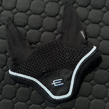 EQUILINE HUVA MED E-LOGGA BLACK GL.BLACK-LIGHTBLUE 