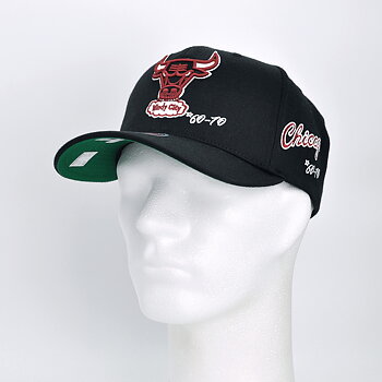 Mitchell & Ness - Chicago Bulls HWC Timeline Classic Red Fit Black