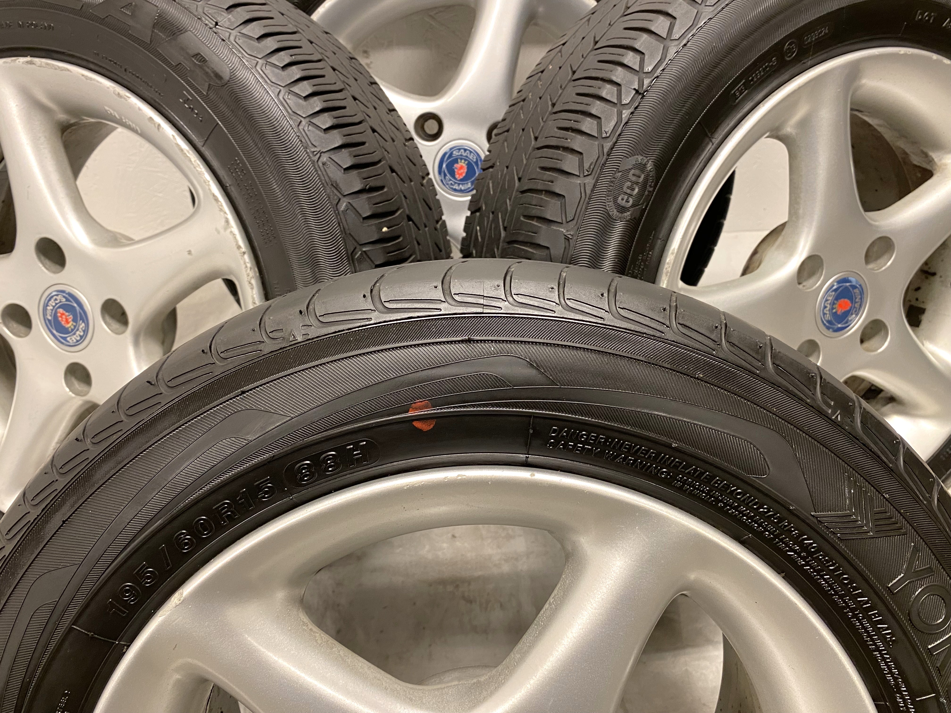 Kompletta Sommarhjul | 15" SAAB 9000 | 4x108 7x15 ET30 65.1 +  2 st 195/60 R15 88H Yokohama C-Drive | V09-05 | 3|2.5mm + 2 st 185/65 R15 88T Goodyear GT3 | V16-10 | 4|4mm - 2