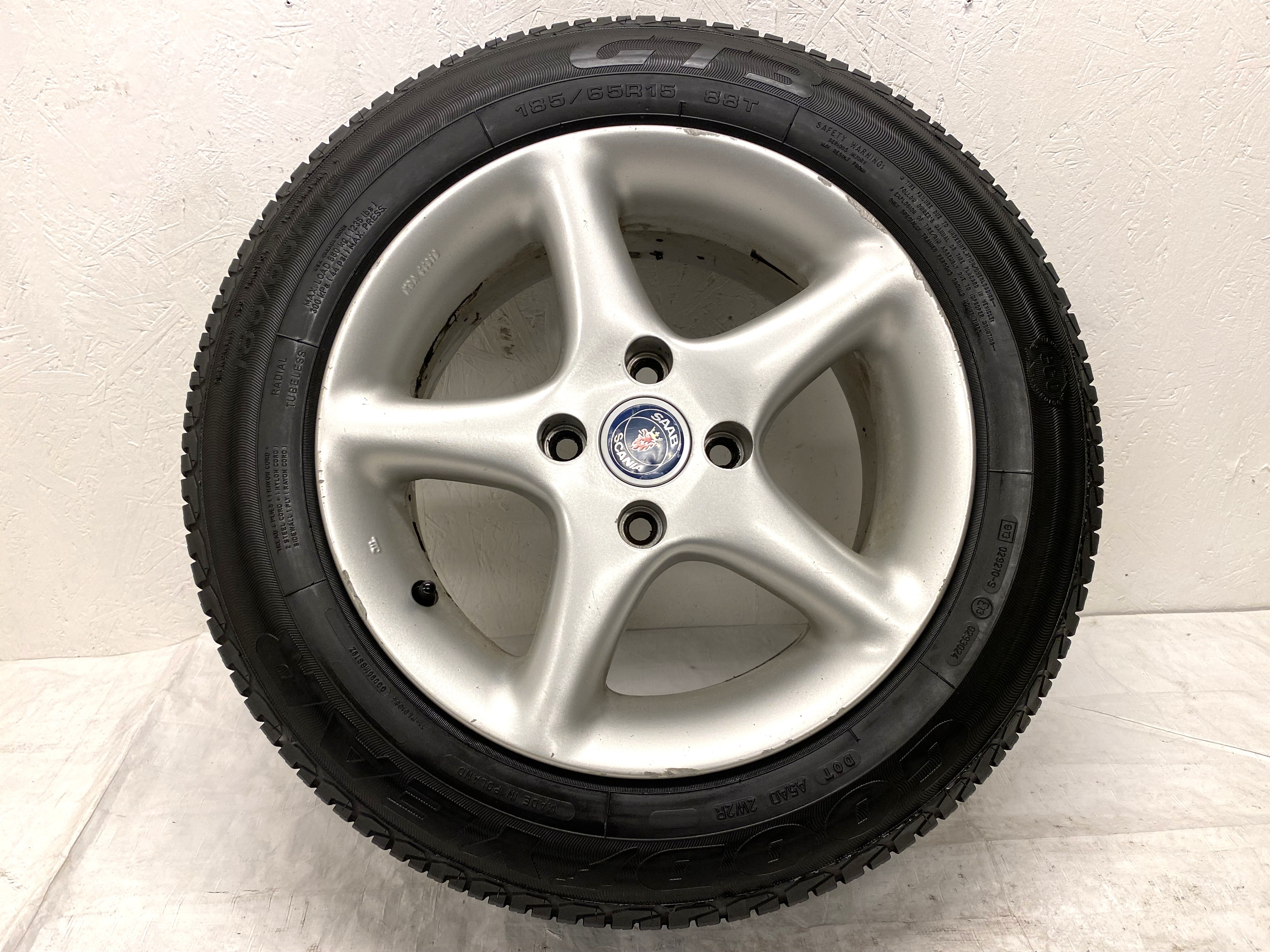 Kompletta Sommarhjul | 15" SAAB 9000 | 4x108 7x15 ET30 65.1 +  2 st 195/60 R15 88H Yokohama C-Drive | V09-05 | 3|2.5mm + 2 st 185/65 R15 88T Goodyear GT3 | V16-10 | 4|4mm - 13