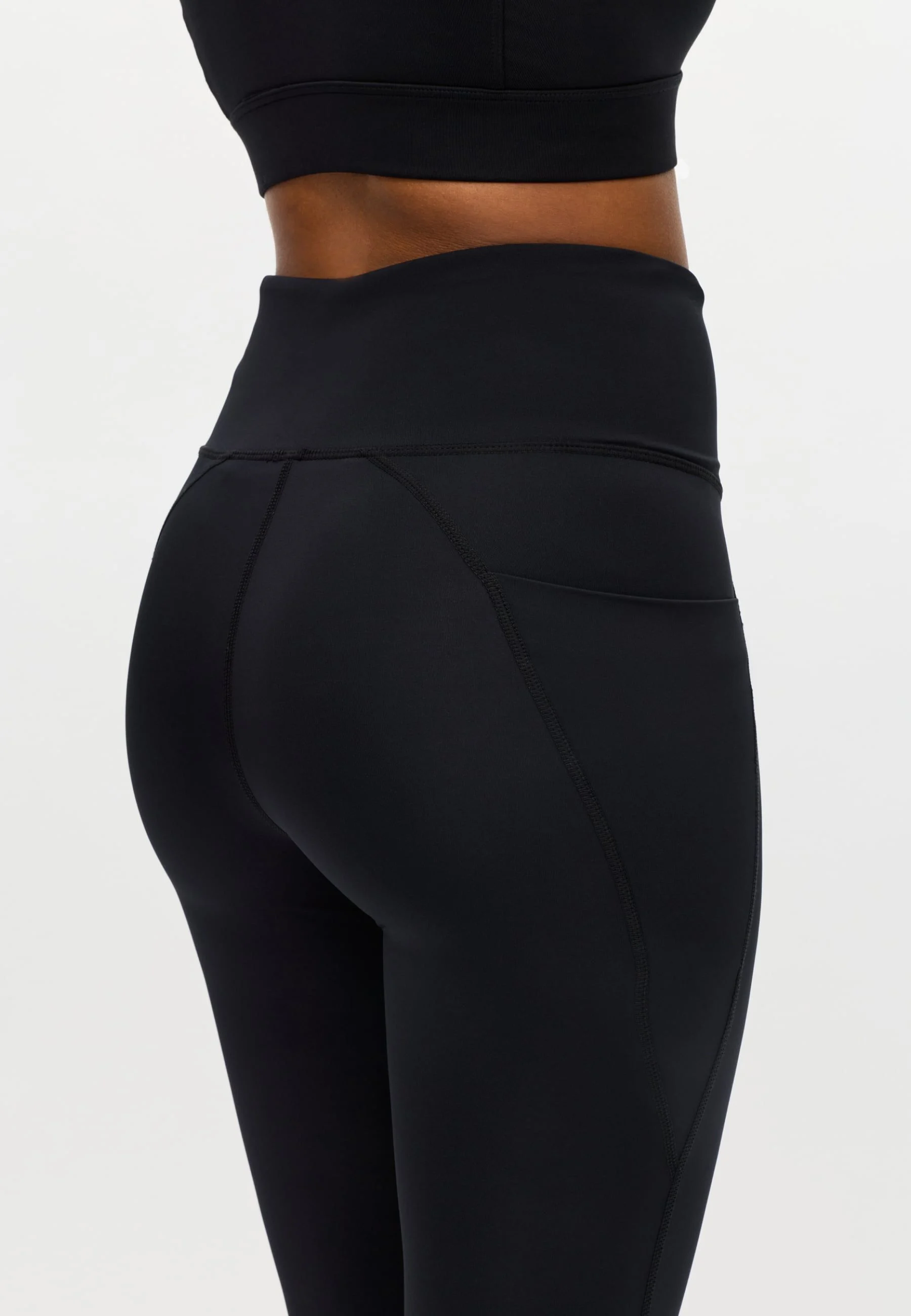 Röhnisch Flattering High Waist Capri Tights - 3