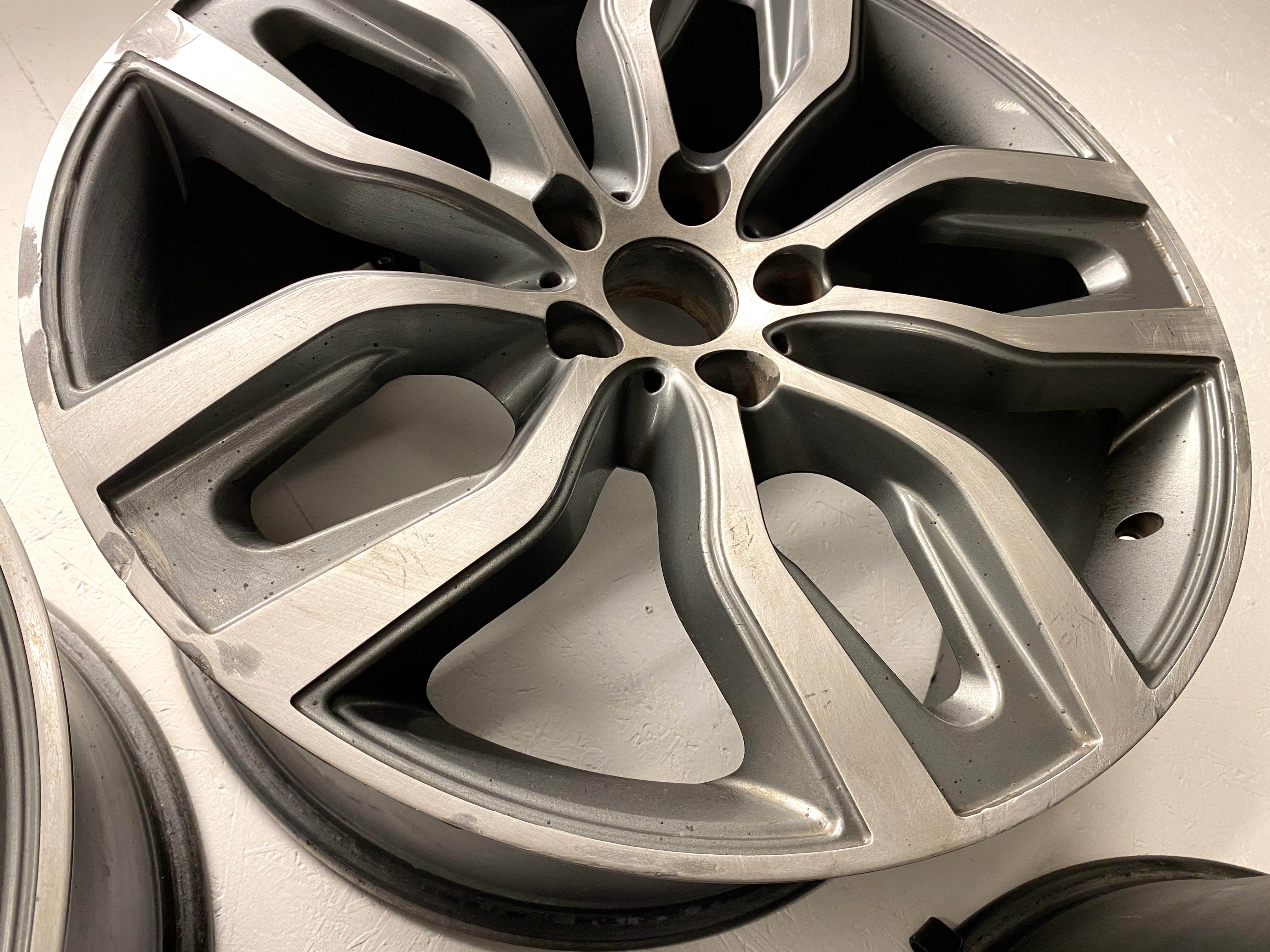 BEGAGNAT | 4 st | 20" ALUFÄLGAR Original 541 BMW | 2 st 5x120 9.5x20 ET40 74.1 + 2 st 5x120 10.5x20 ET30 74.1 - Renoveringsobjekt - 13