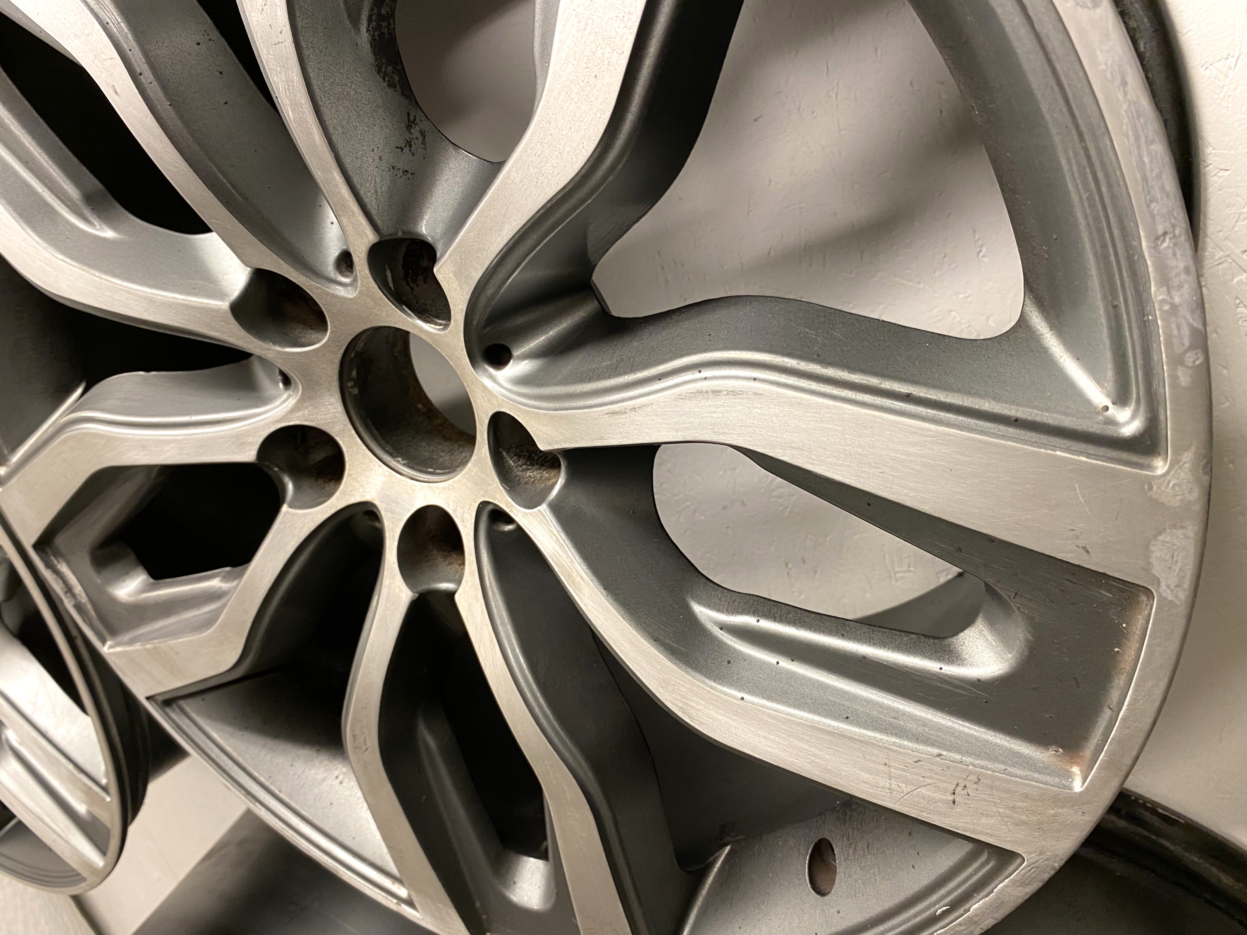 BEGAGNAT | 4 st | 20" ALUFÄLGAR Original 541 BMW | 2 st 5x120 9.5x20 ET40 74.1 + 2 st 5x120 10.5x20 ET30 74.1 - Renoveringsobjekt - 10