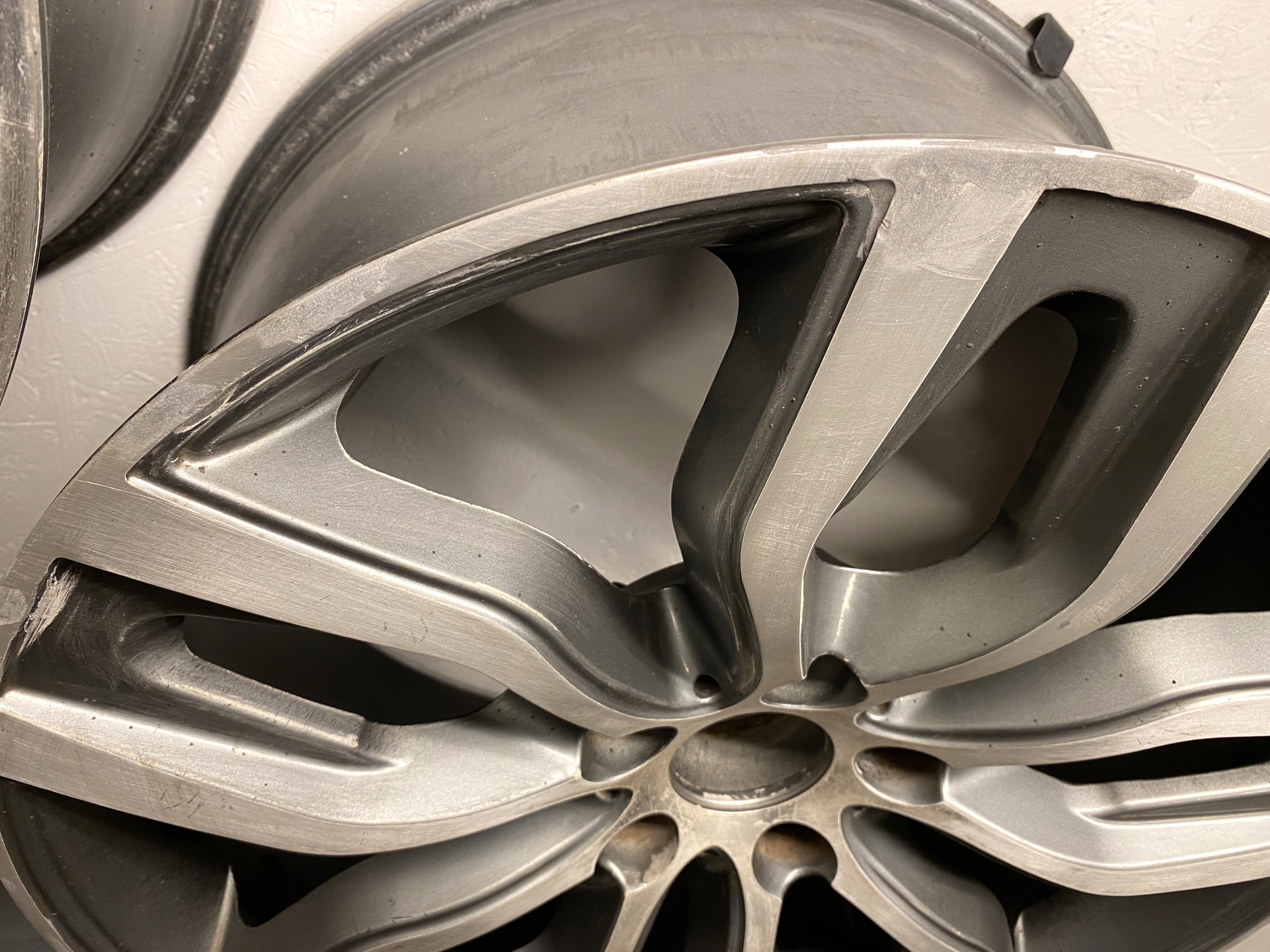 BEGAGNAT | 4 st | 20" ALUFÄLGAR Original 541 BMW | 2 st 5x120 9.5x20 ET40 74.1 + 2 st 5x120 10.5x20 ET30 74.1 - Renoveringsobjekt - 12