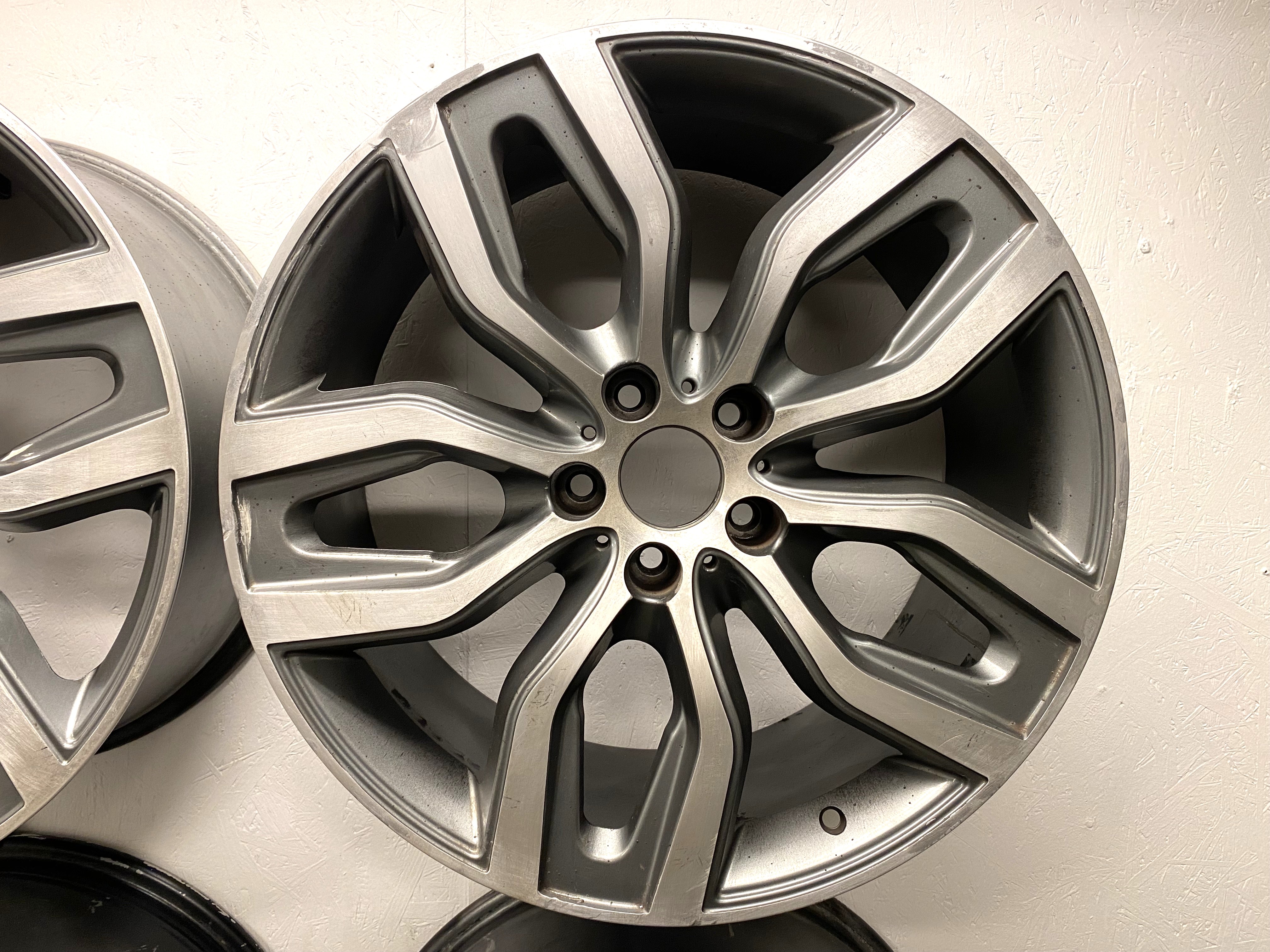 BEGAGNAT | 4 st | 20" ALUFÄLGAR Original 541 BMW | 2 st 5x120 9.5x20 ET40 74.1 + 2 st 5x120 10.5x20 ET30 74.1 - Renoveringsobjekt - 9