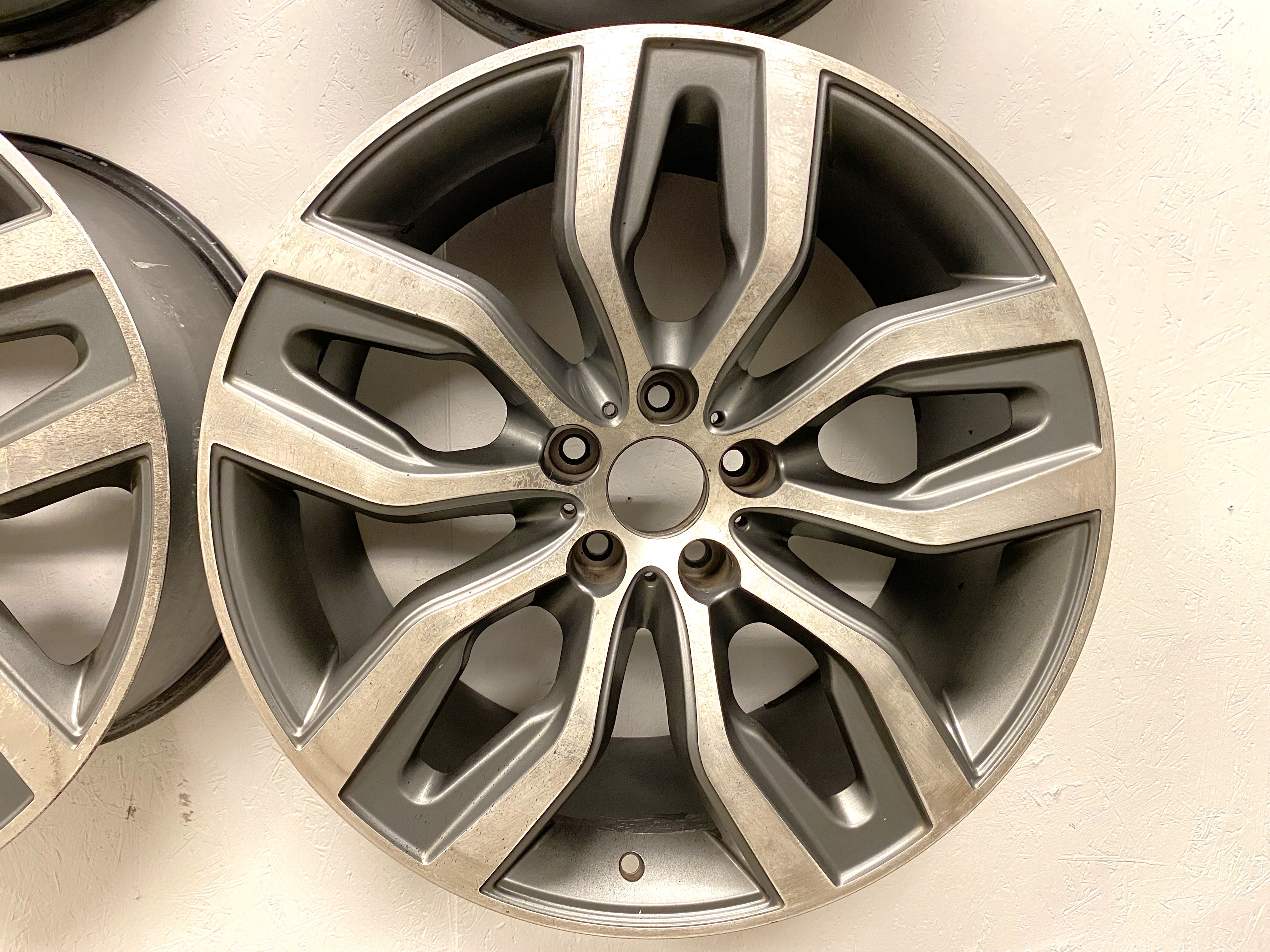 BEGAGNAT | 4 st | 20" ALUFÄLGAR Original 541 BMW | 2 st 5x120 9.5x20 ET40 74.1 + 2 st 5x120 10.5x20 ET30 74.1 - Renoveringsobjekt - 3