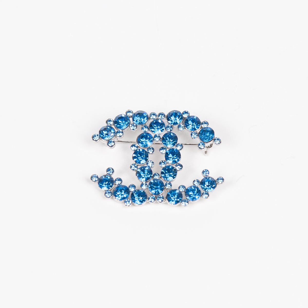 Brosch CC silver/light blue