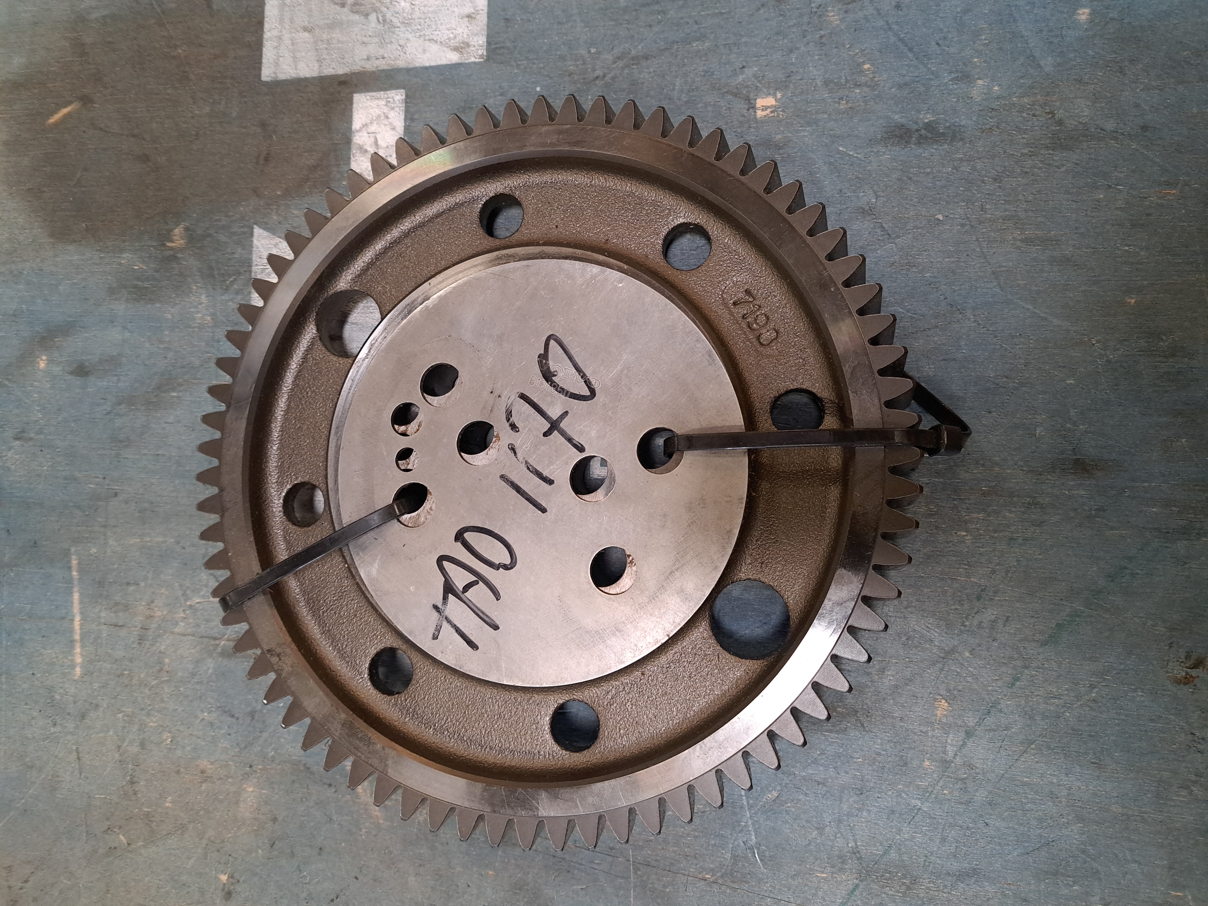 Idler gear camshaft