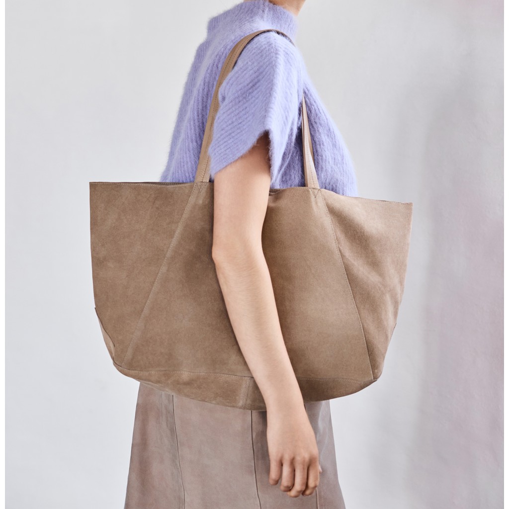 Mockaväska - SUEDE SHOPPER Nude