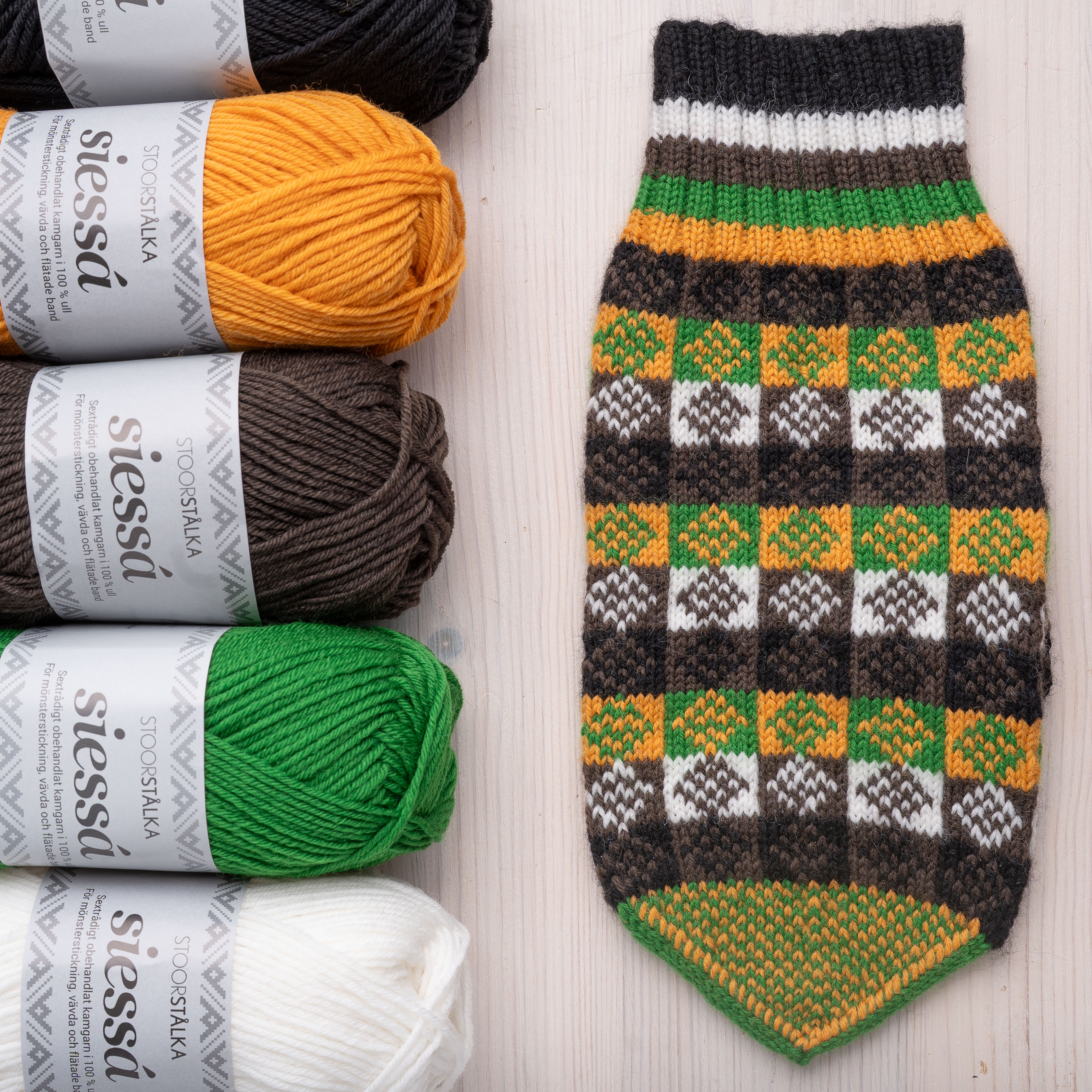 Strickpaket Fausthandschuh Avaträsk Braun–warmgelb