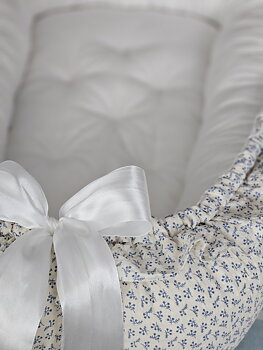Babynest blå blom - färdigsytt