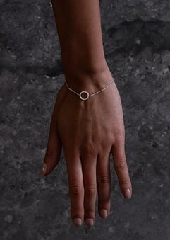 PAVÉ SERIES CIRCLE ARMBAND FÖRGYLLT SILVER