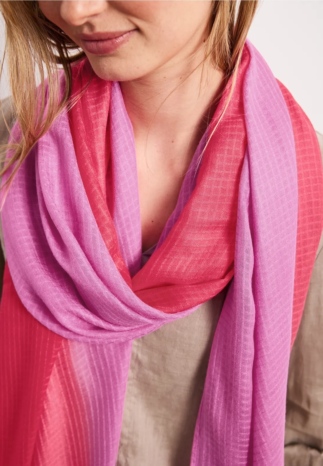 Transparent Grid Longscarf - Salsa Red - Street One